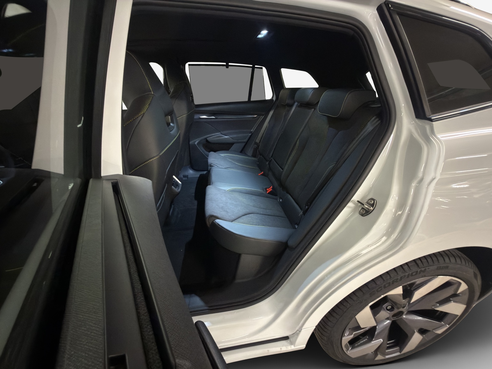 SKODA Enyaq 4x4 RS-image-11