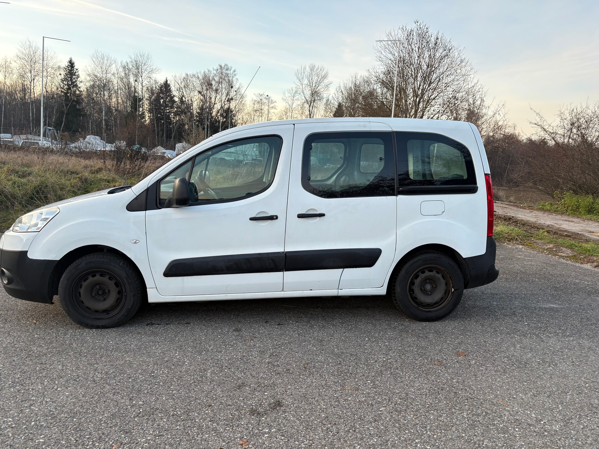 PEUGEOT Partner 1.6 HDI Urban-image-2