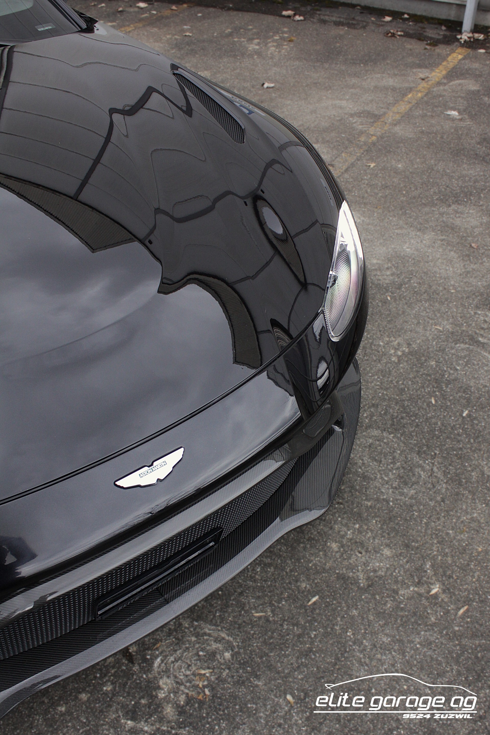 ASTON MARTIN V8 Vantage 4.0 AMR Coupé 1/200 Manuell-image-11