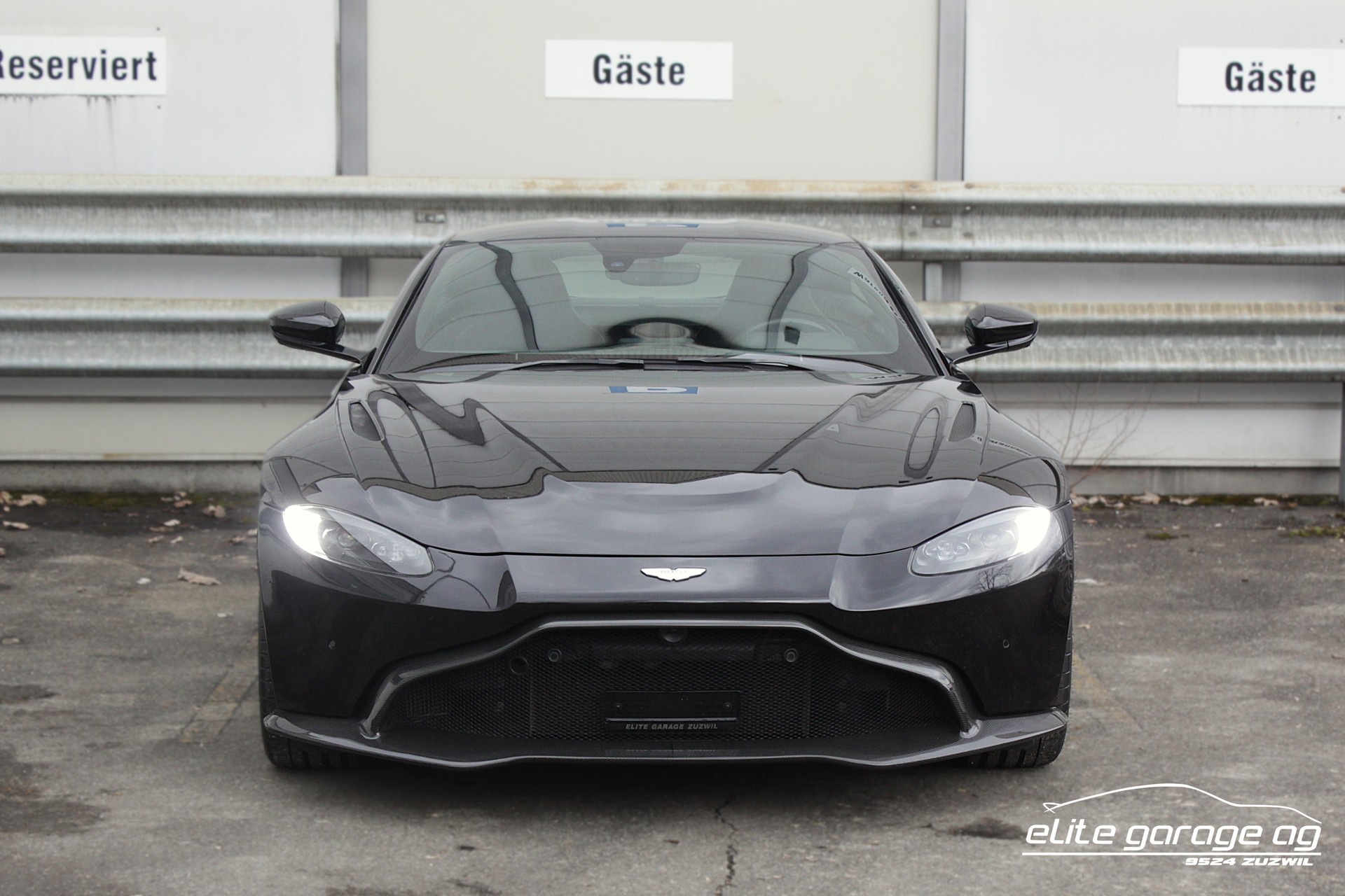 ASTON MARTIN V8 Vantage 4.0 AMR Coupé 1/200 Manuell-image-7