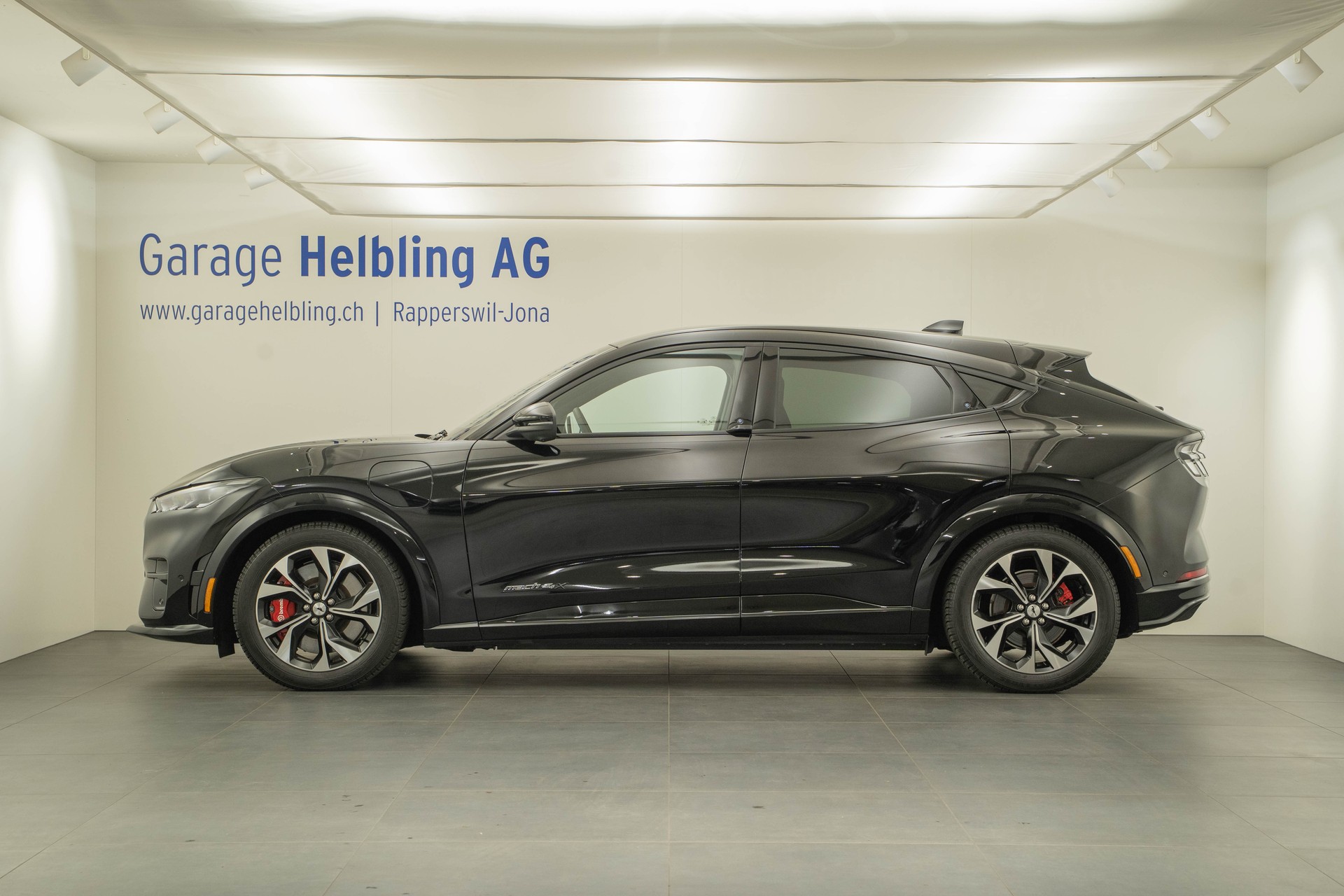 FORD Mustang Mach-E Extended GT AWD-image-2