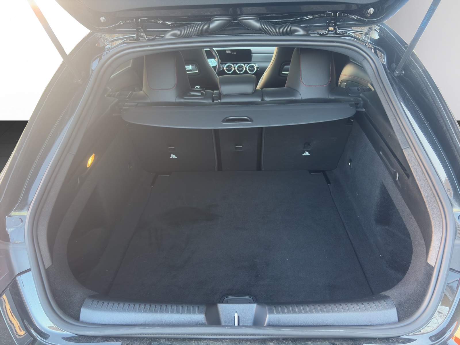 Image MERCEDES-BENZ CLA-220 CLA Shooting Brake 220 d 4Matic Swiss Star