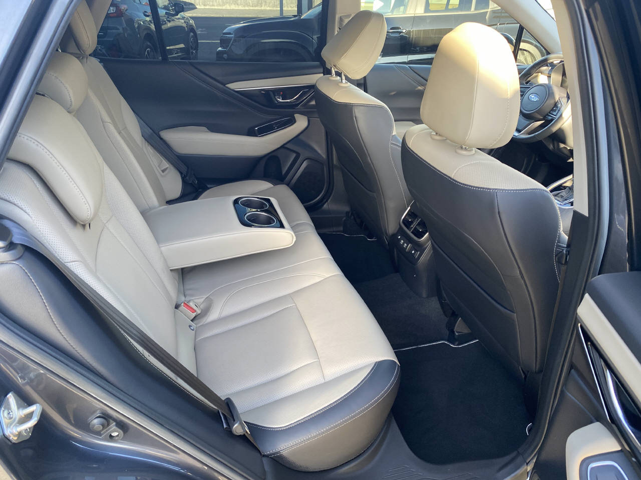 SUBARU Outback 2.5i Luxury-image-7