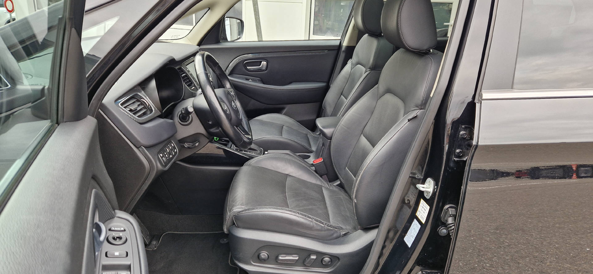 KIA Carens 1.7 CRDi Trend Plus-image-3