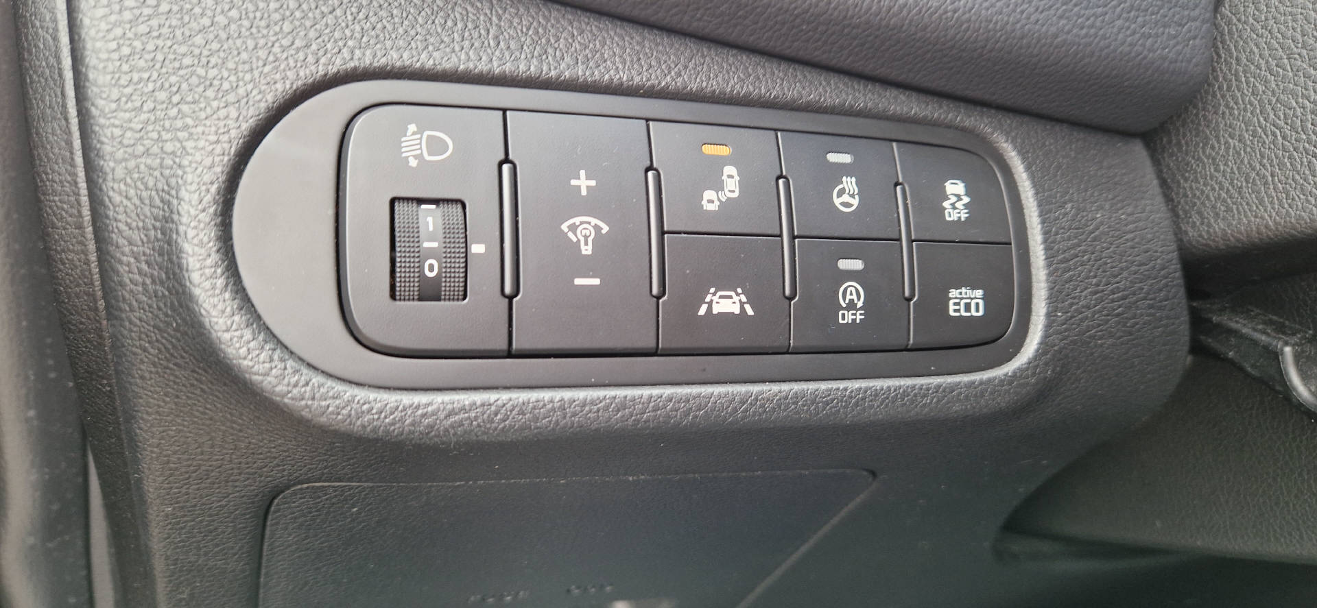 KIA Carens 1.7 CRDi Trend Plus-image-13
