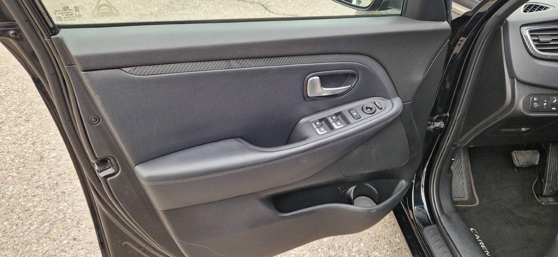 KIA Carens 1.7 CRDi Trend Plus-image-2
