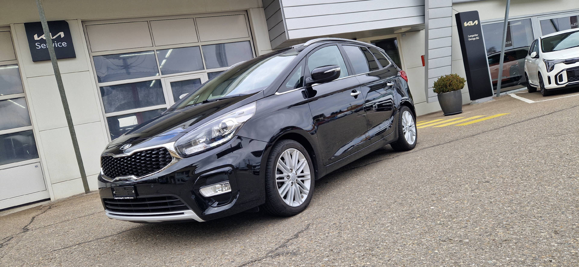 KIA Carens 1.7 CRDi Trend Plus-image-0