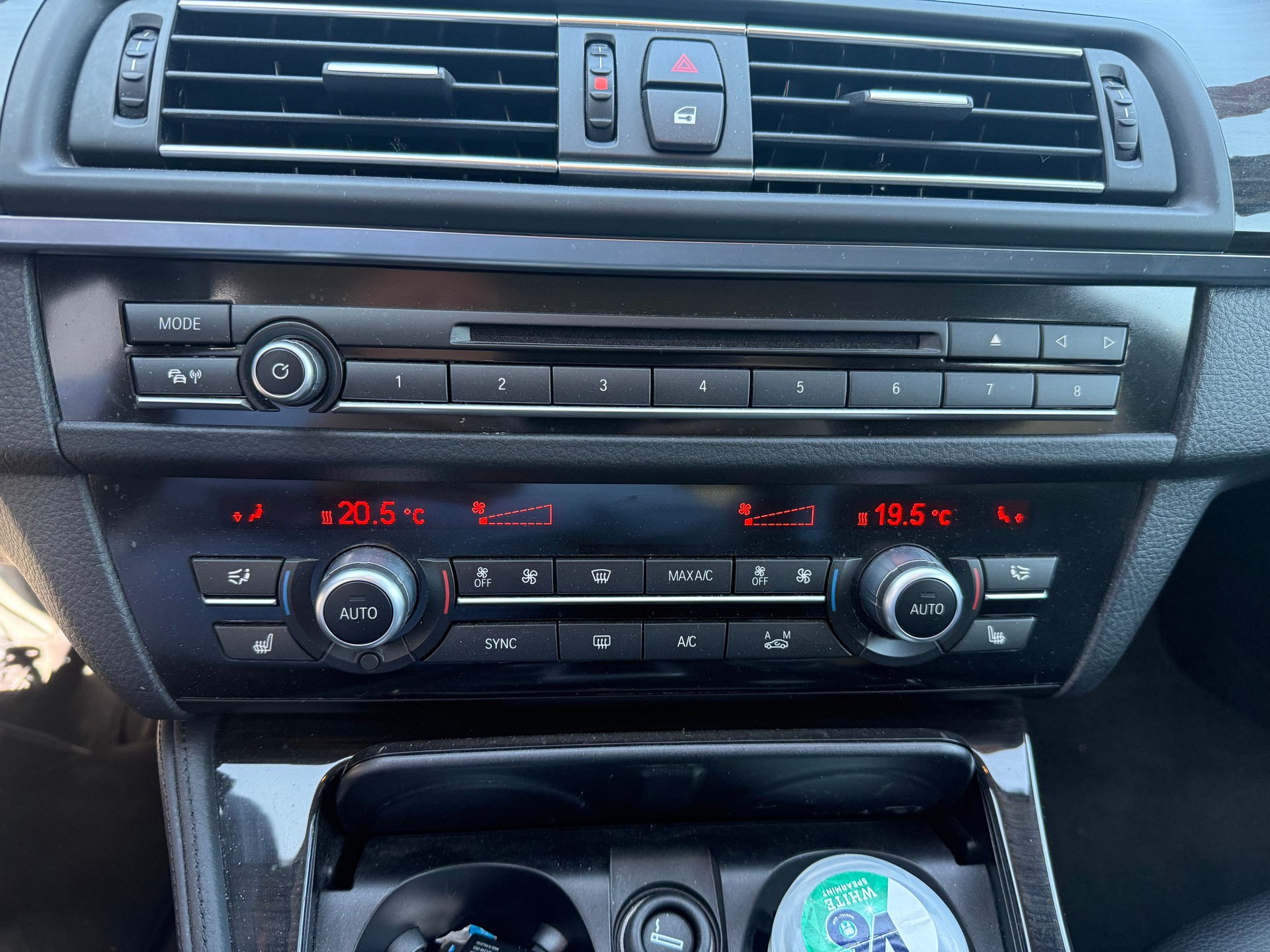 BMW 528i Touring xDrive Luxury Line Steptronic-image-16