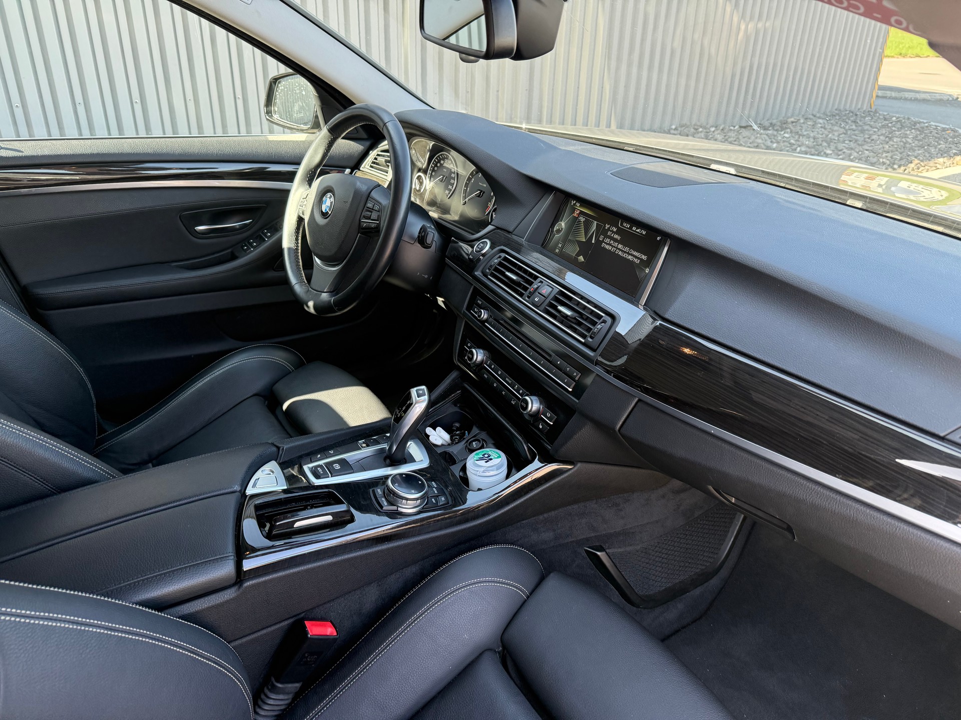 BMW 528i Touring xDrive Luxury Line Steptronic-image-11