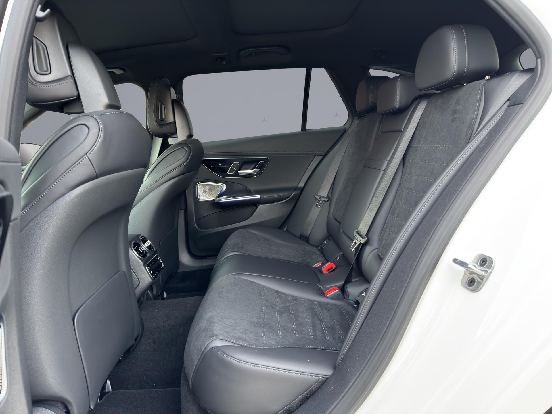 MERCEDES-BENZ C 220 d Swiss Star AMG Line 4matic Kombi-image-11