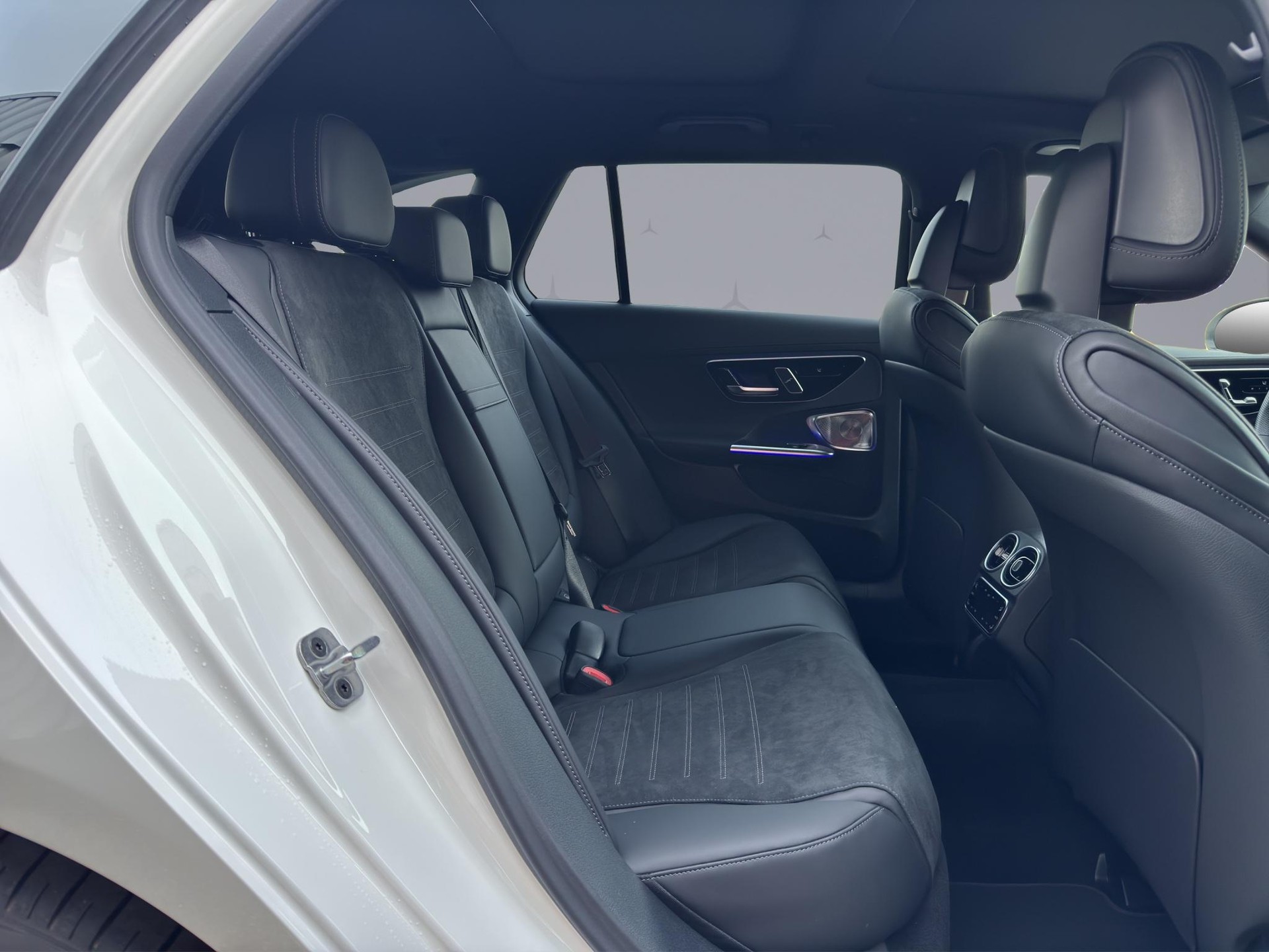 MERCEDES-BENZ C 220 d Swiss Star AMG Line 4matic Kombi-image-16