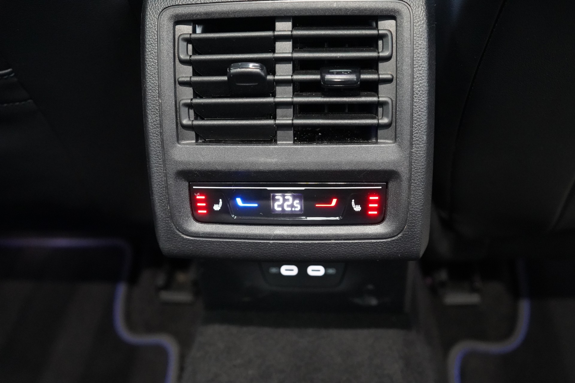 VW Golf 2.0 TSI R DSG 4Motion R Performance-image-30