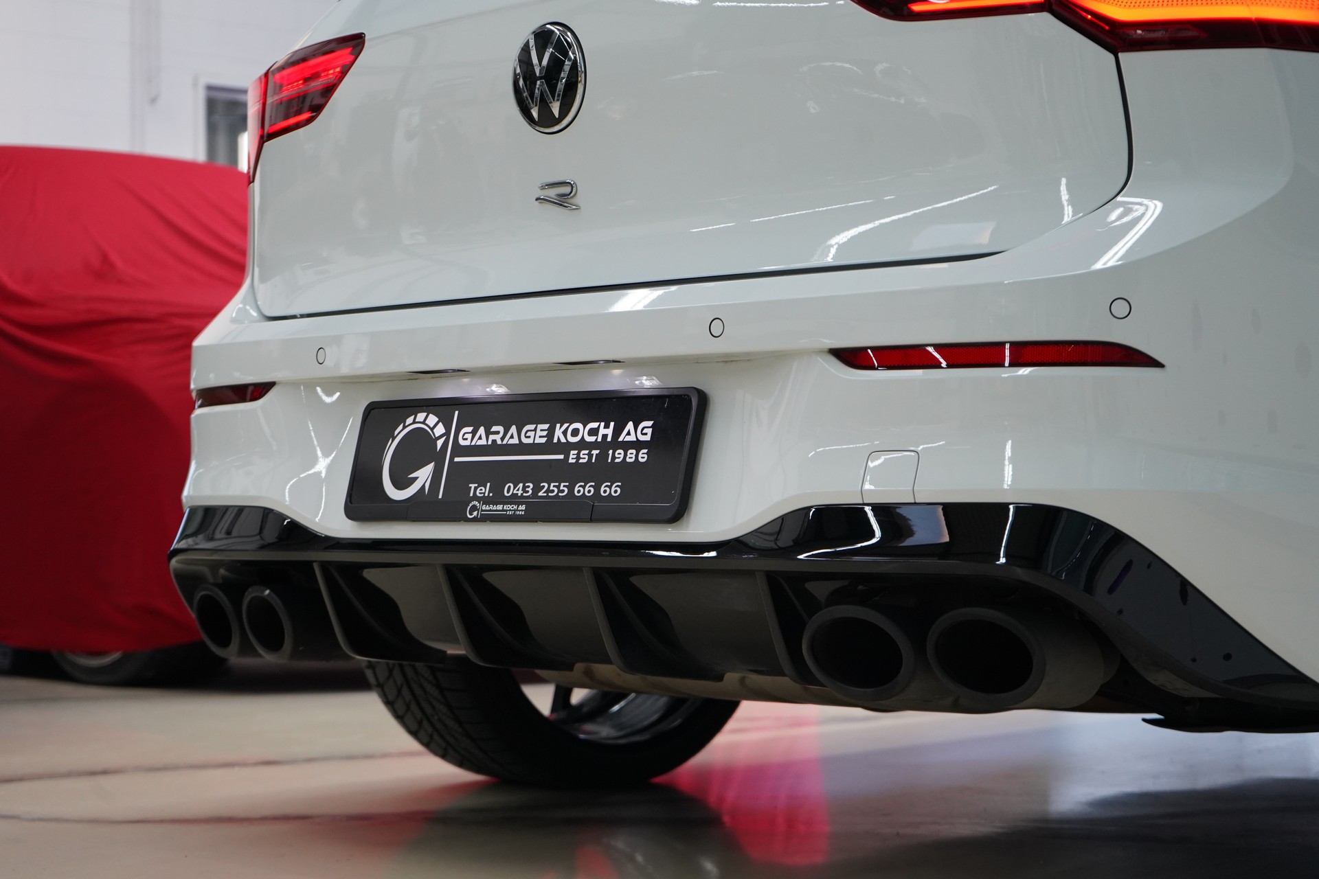 VW Golf 2.0 TSI R DSG 4Motion R Performance-image-9