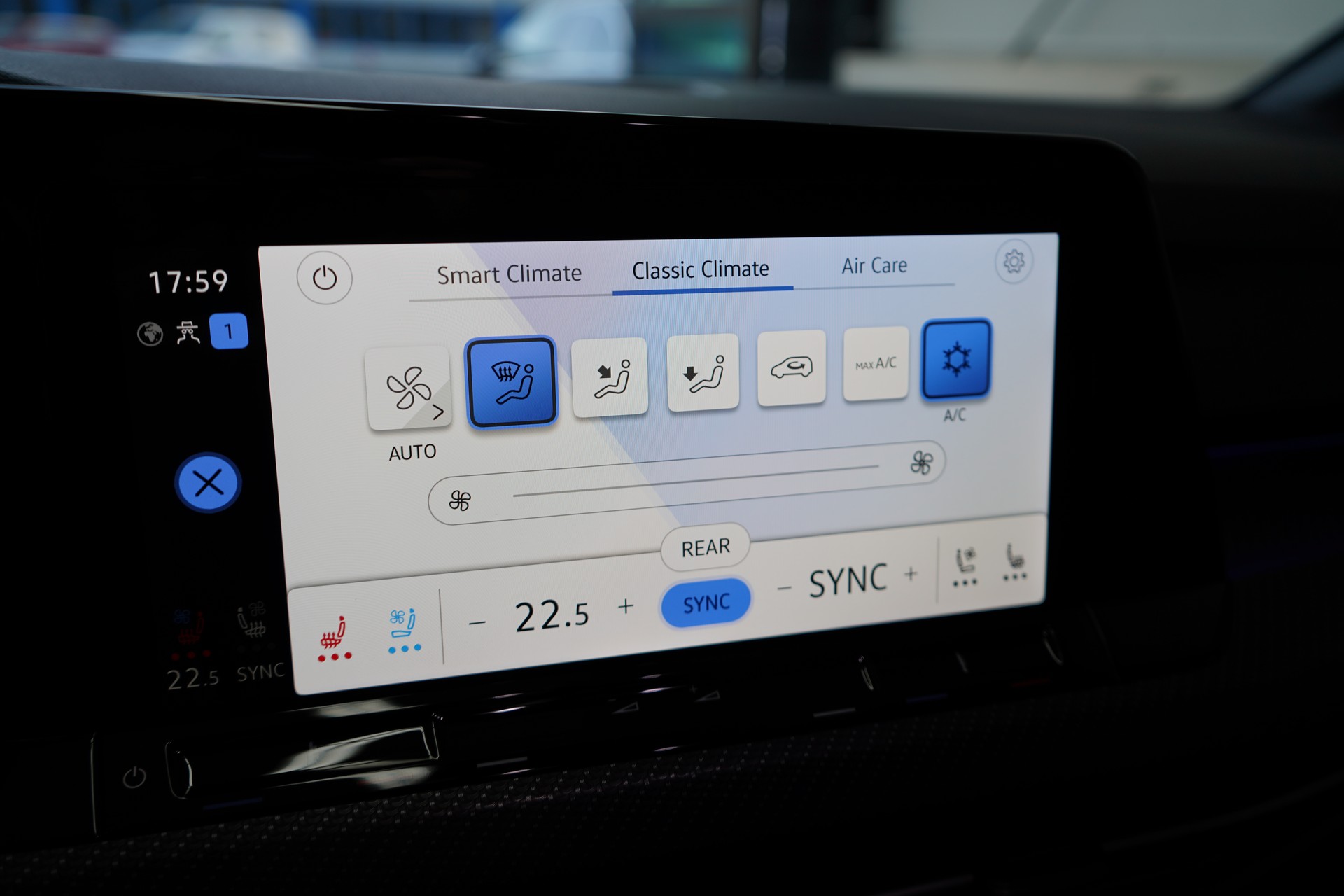 VW Golf 2.0 TSI R DSG 4Motion R Performance-image-19