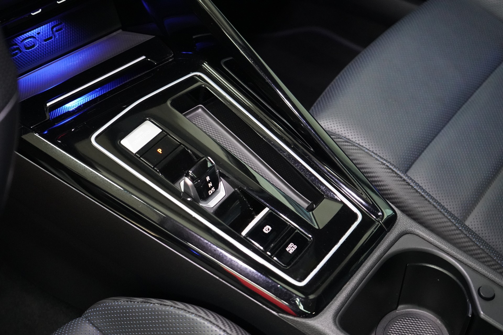 VW Golf 2.0 TSI R DSG 4Motion R Performance-image-17