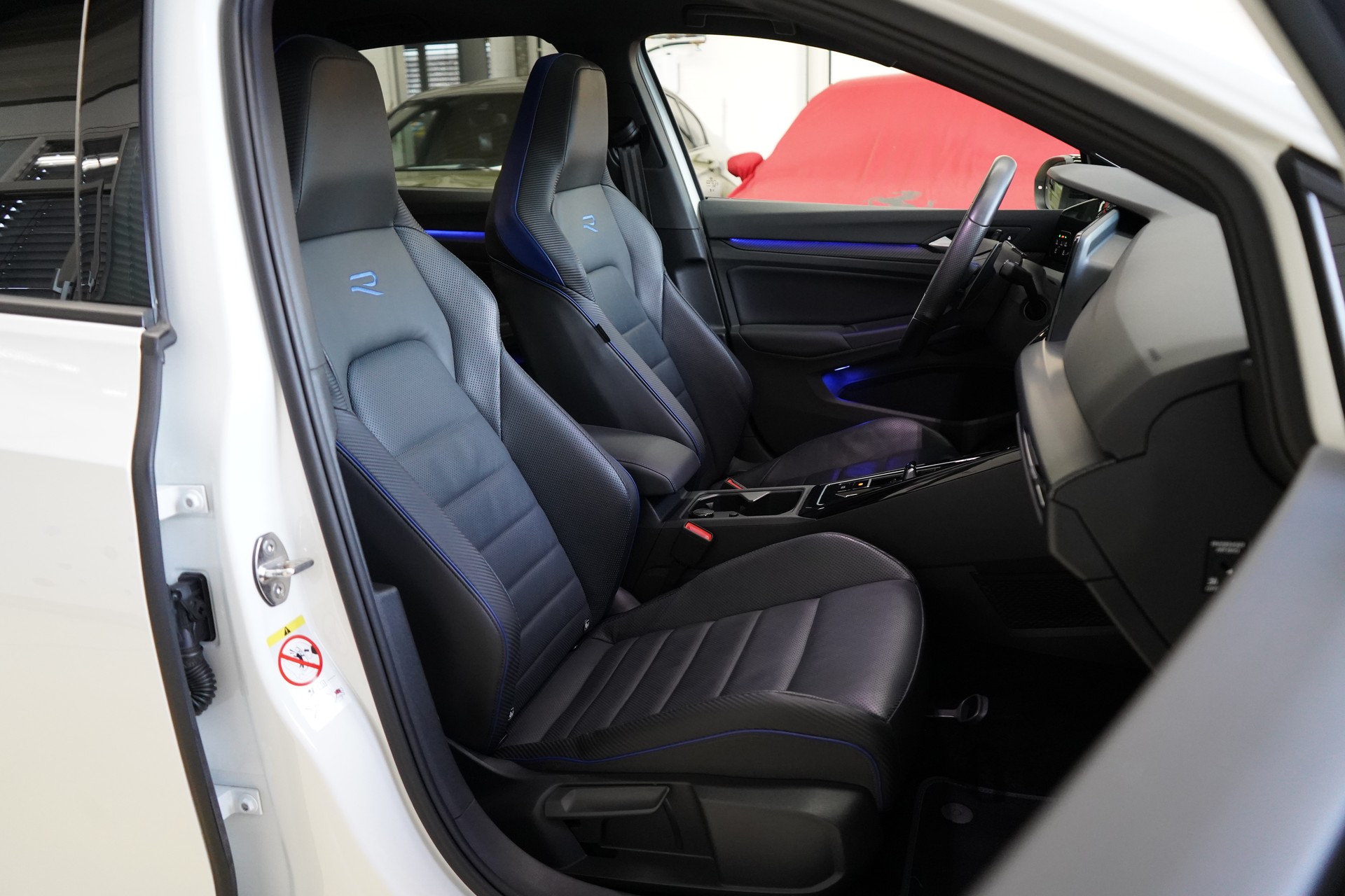 VW Golf 2.0 TSI R DSG 4Motion R Performance-image-31
