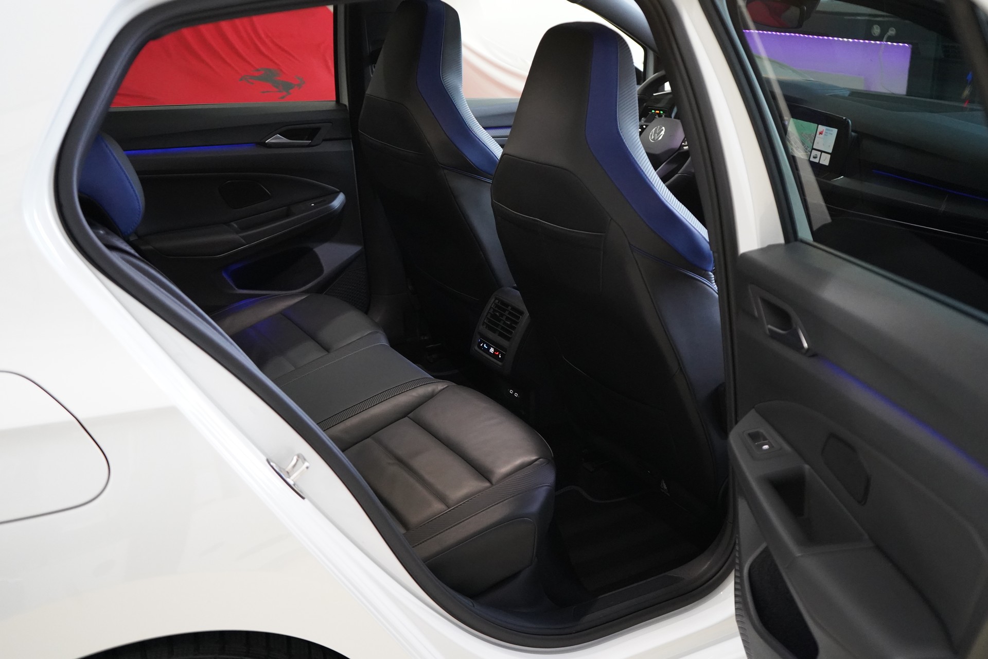 VW Golf 2.0 TSI R DSG 4Motion R Performance-image-29