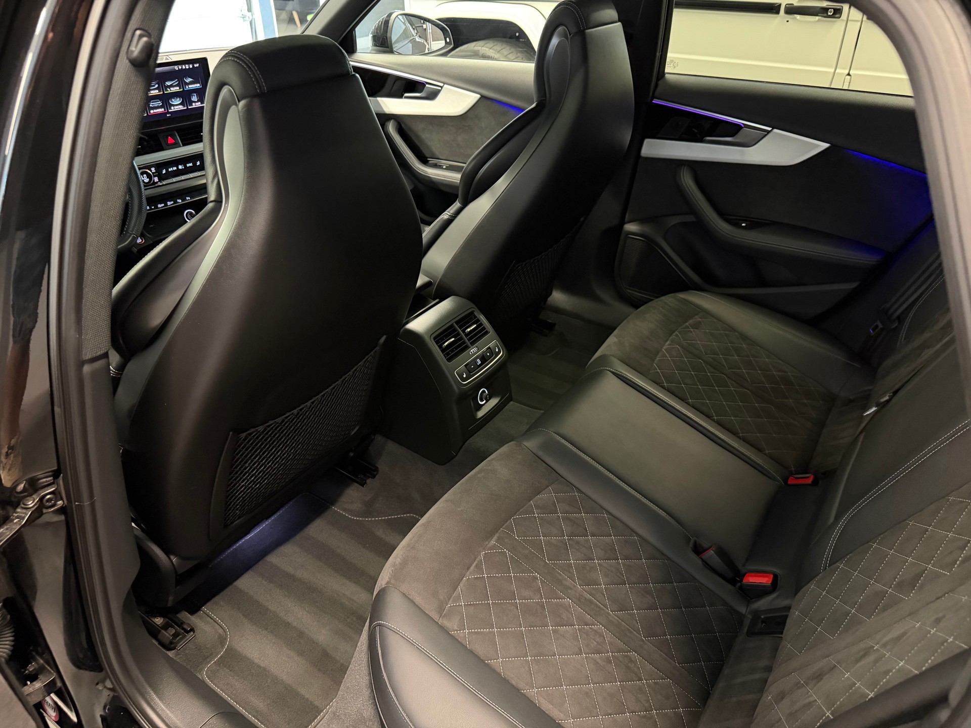 AUDI S4 Avant 3.0 V6 TDI quattro tiptronic-image-28