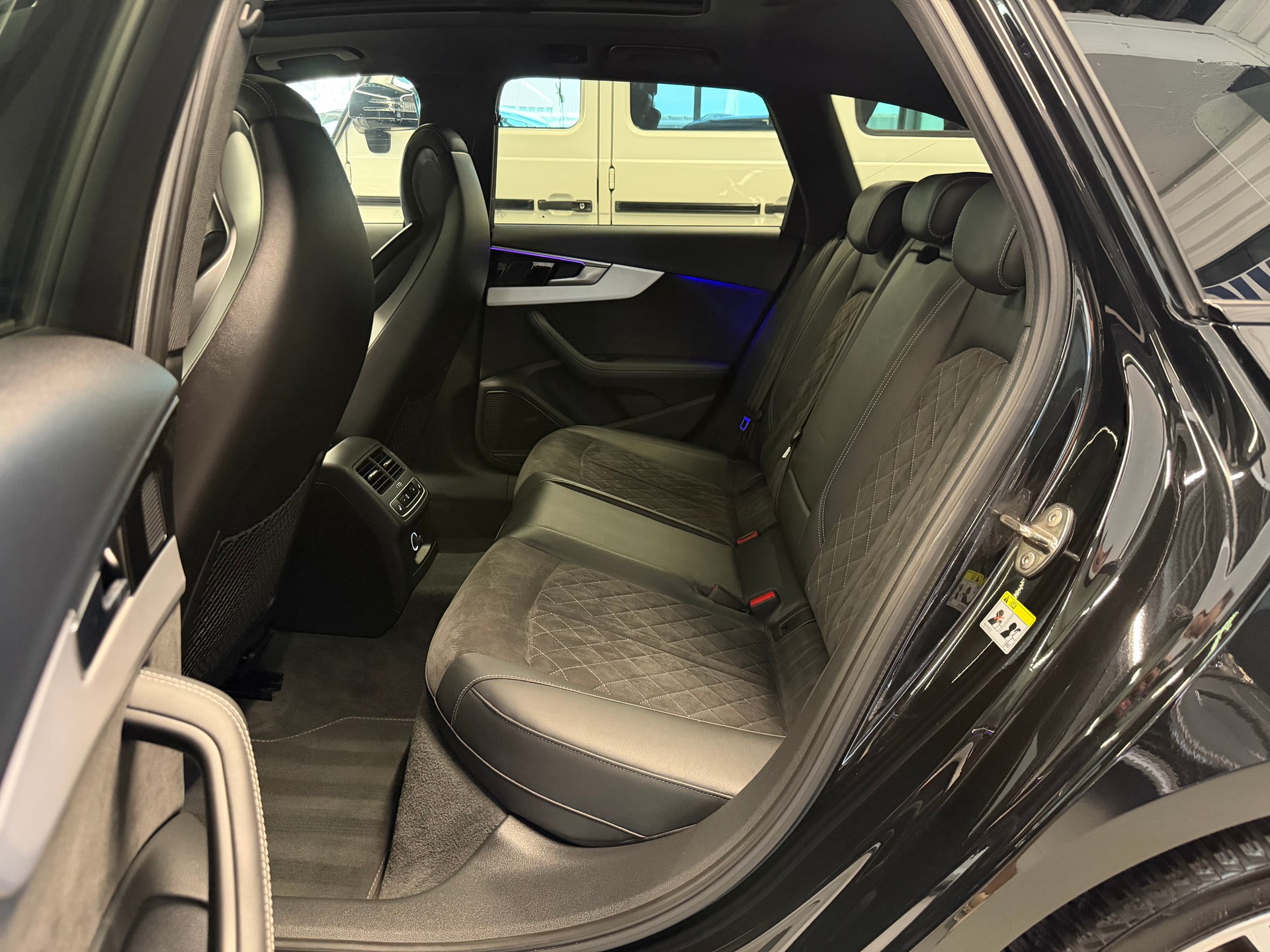 AUDI S4 Avant 3.0 V6 TDI quattro tiptronic-image-27