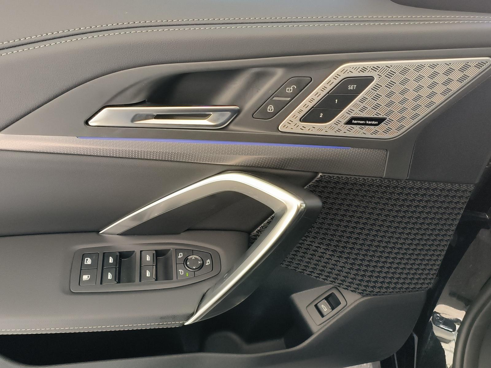 BMW X1 30e xDrive paddles-image-10