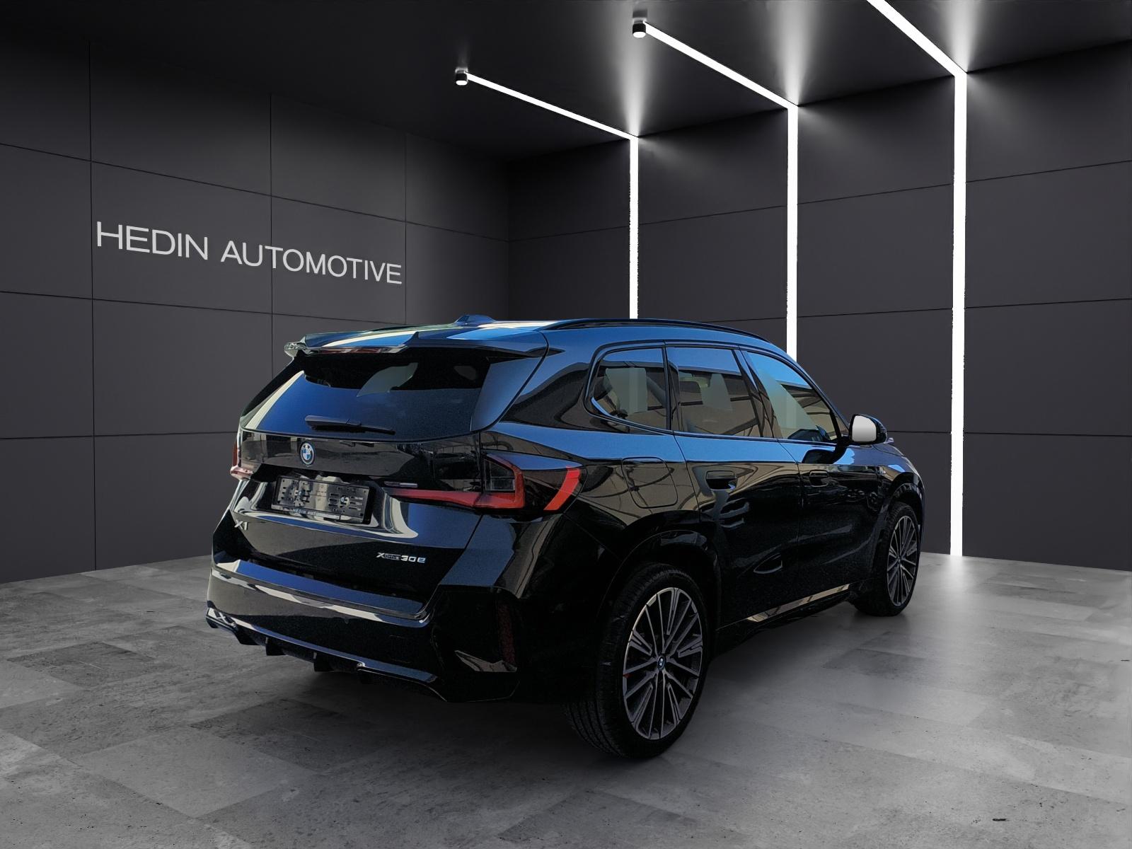 BMW X1 30e xDrive paddles-image-4