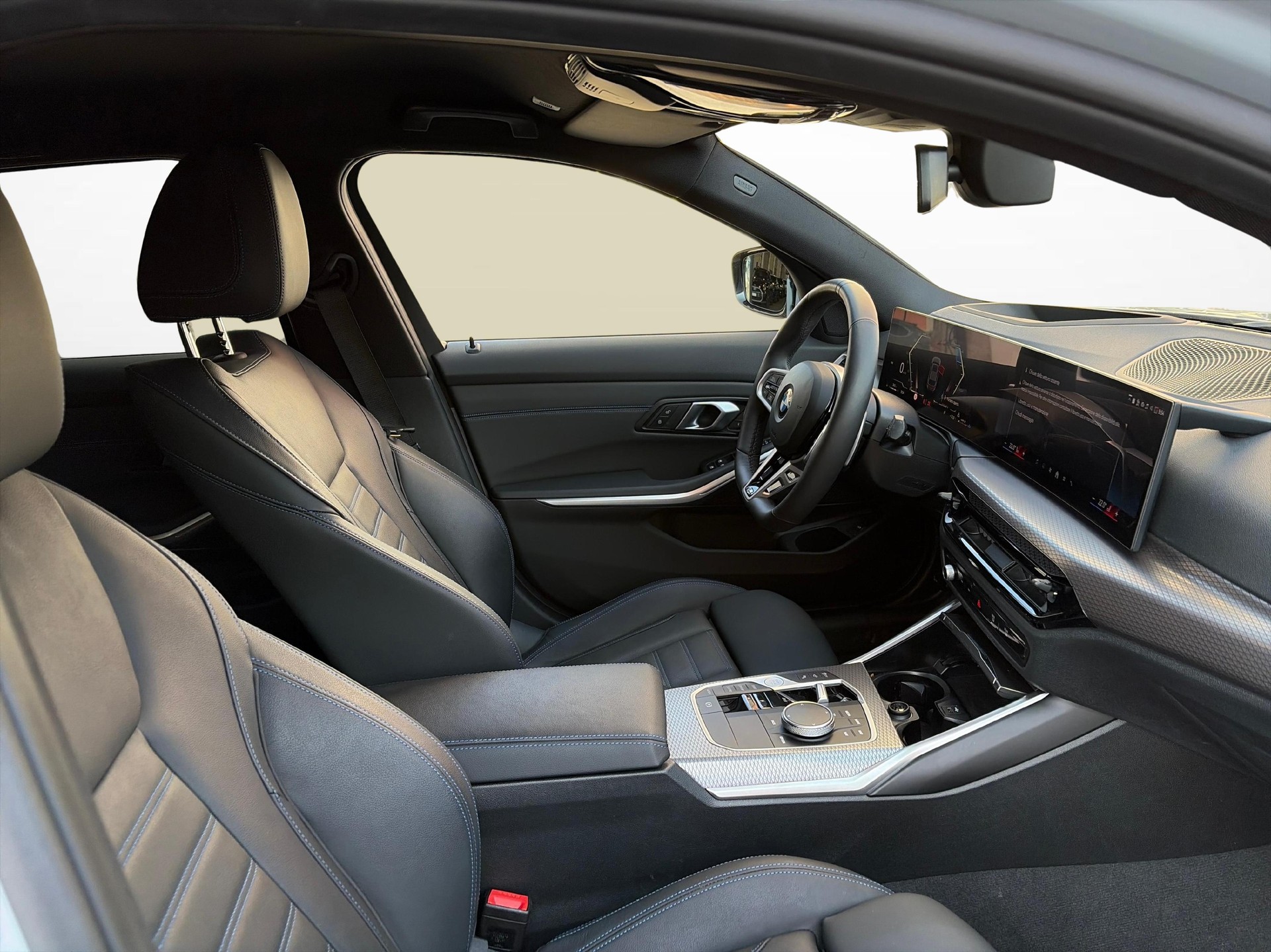 BMW 320d xDrive Touring-image-18