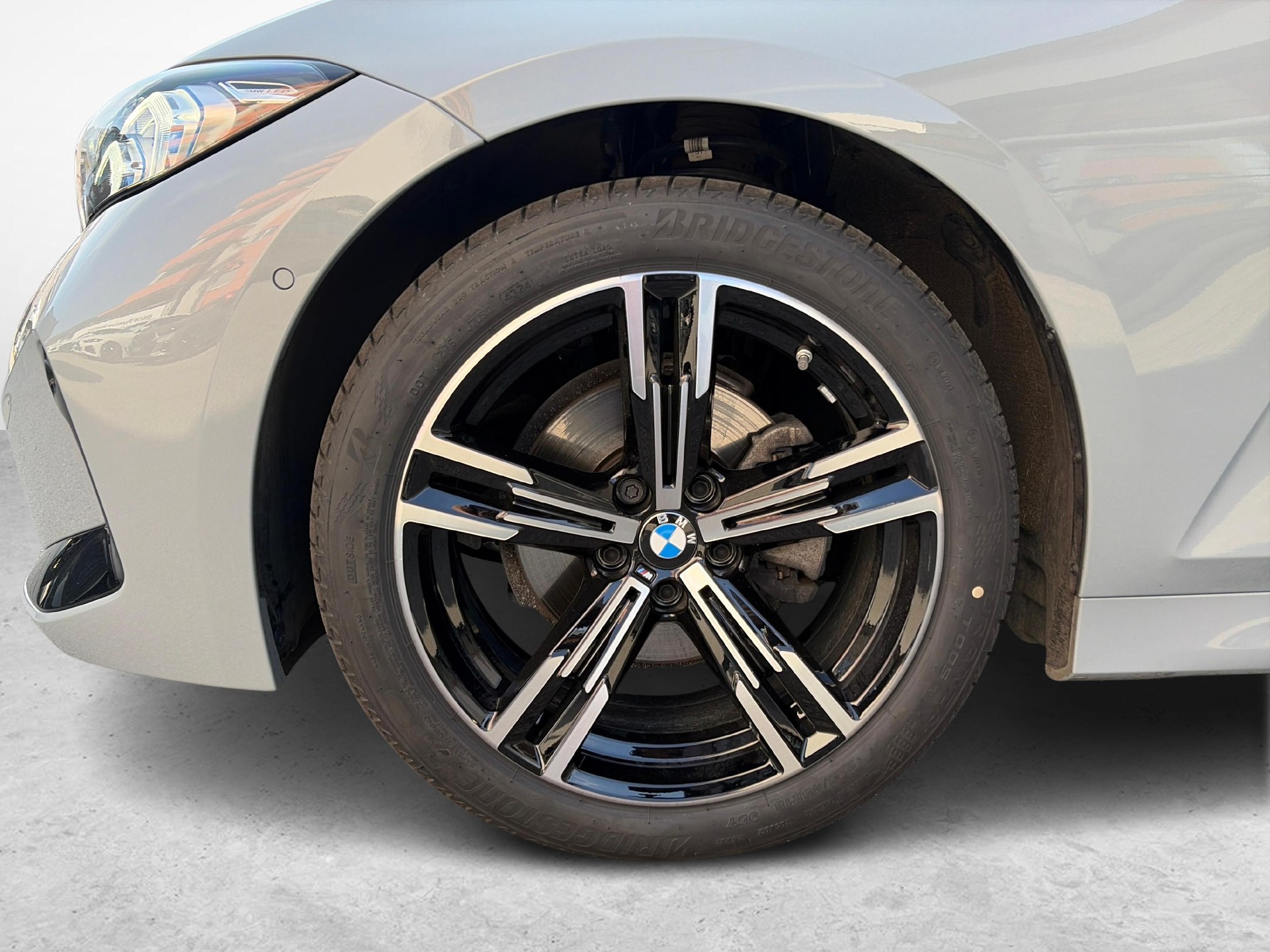BMW 320d xDrive Touring-image-10