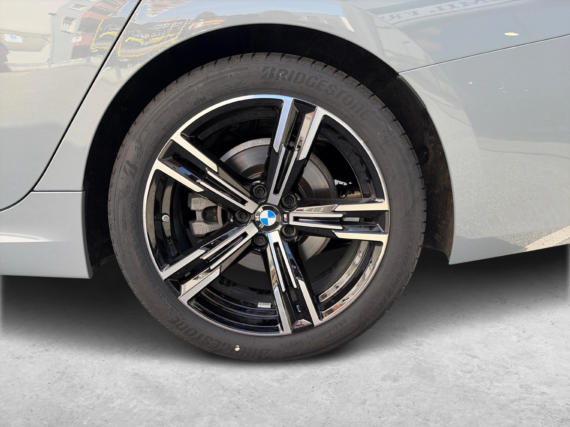 BMW 320d xDrive Touring-image-11