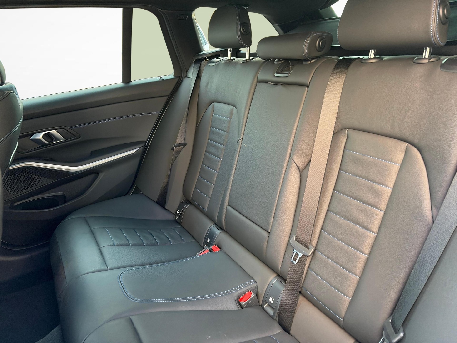 BMW 320d xDrive Touring-image-20