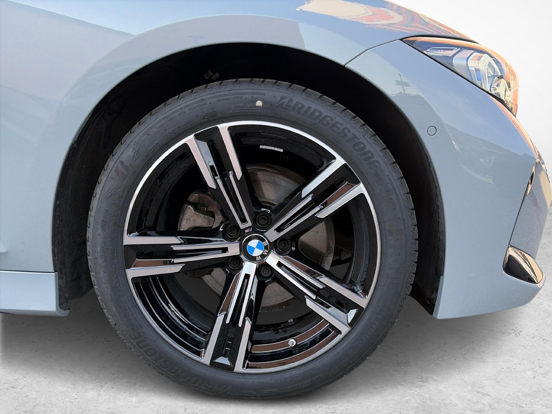 BMW 320d xDrive Touring-image-12