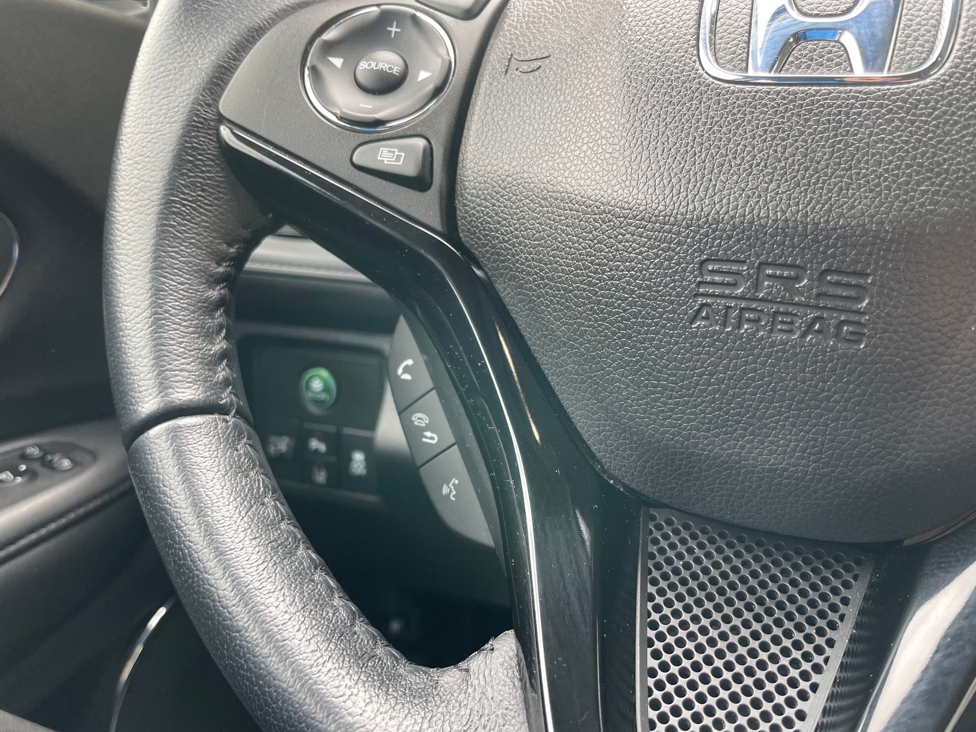 HONDA HR-V 1.5i-VTEC Executive CVT (3)-image-10