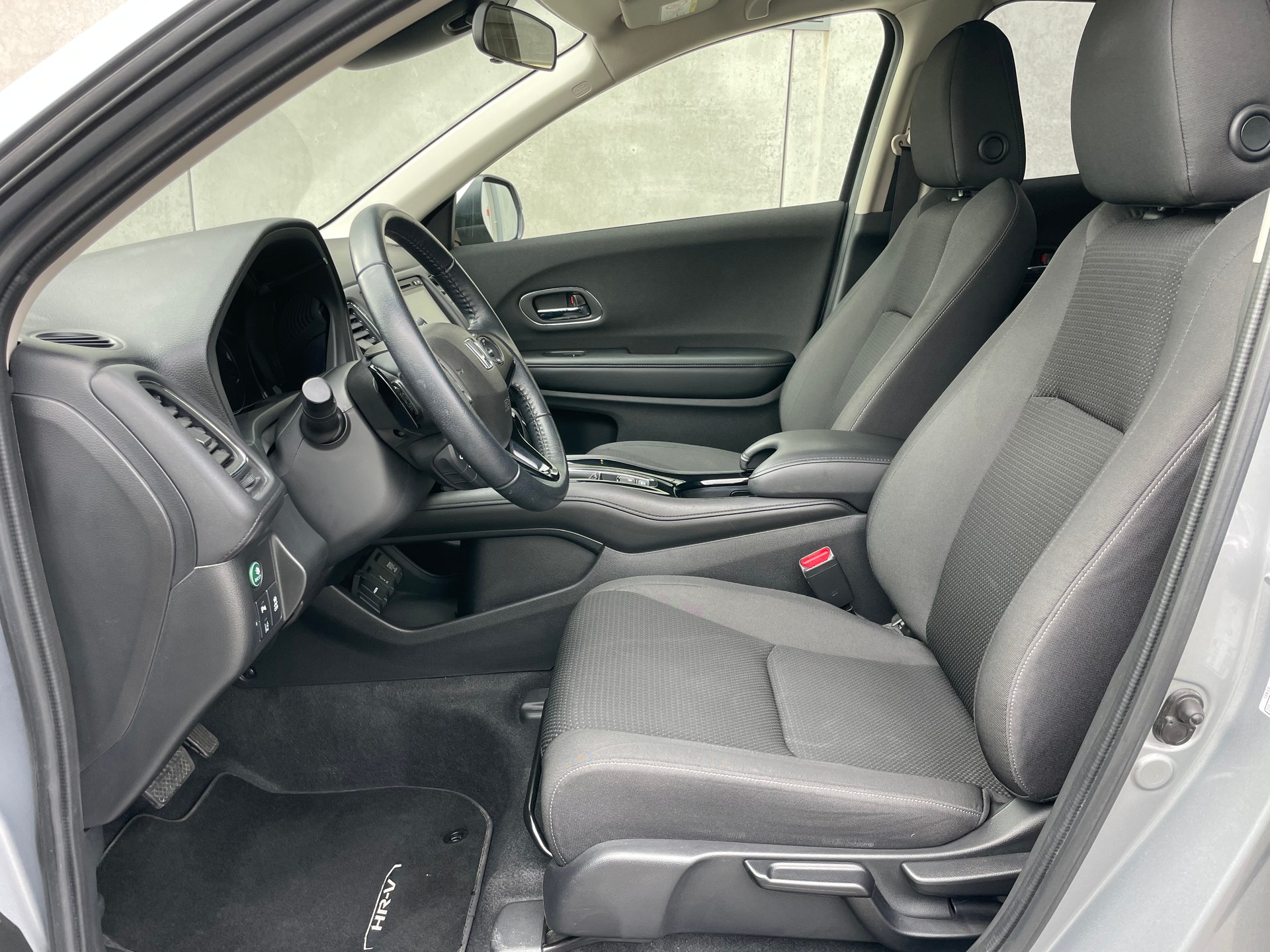 HONDA HR-V 1.5i-VTEC Executive CVT (3)-image-6