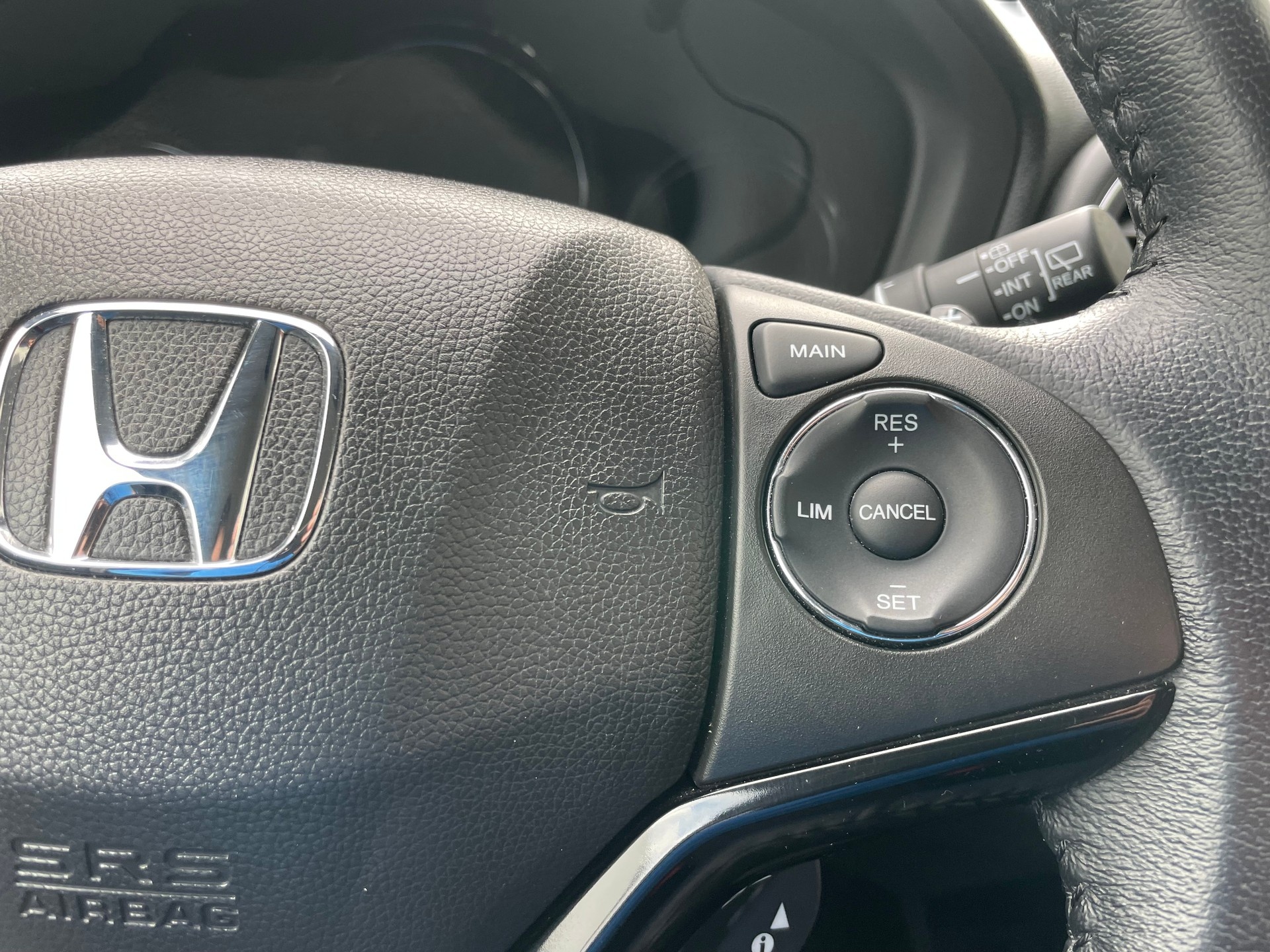 HONDA HR-V 1.5i-VTEC Executive CVT (3)-image-11
