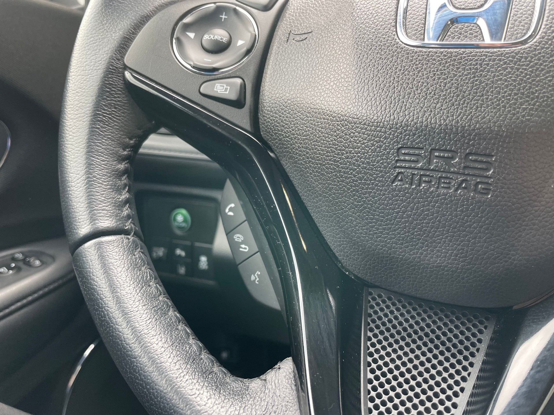HONDA HR-V 1.5i-VTEC Executive CVT (3)-image-10