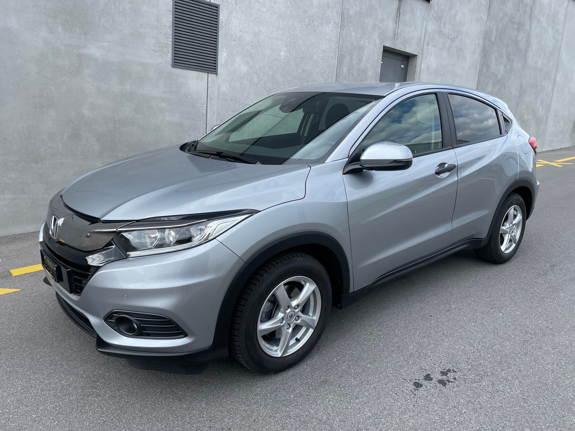 HONDA HR-V 1.5i-VTEC Executive CVT (3)-image-0