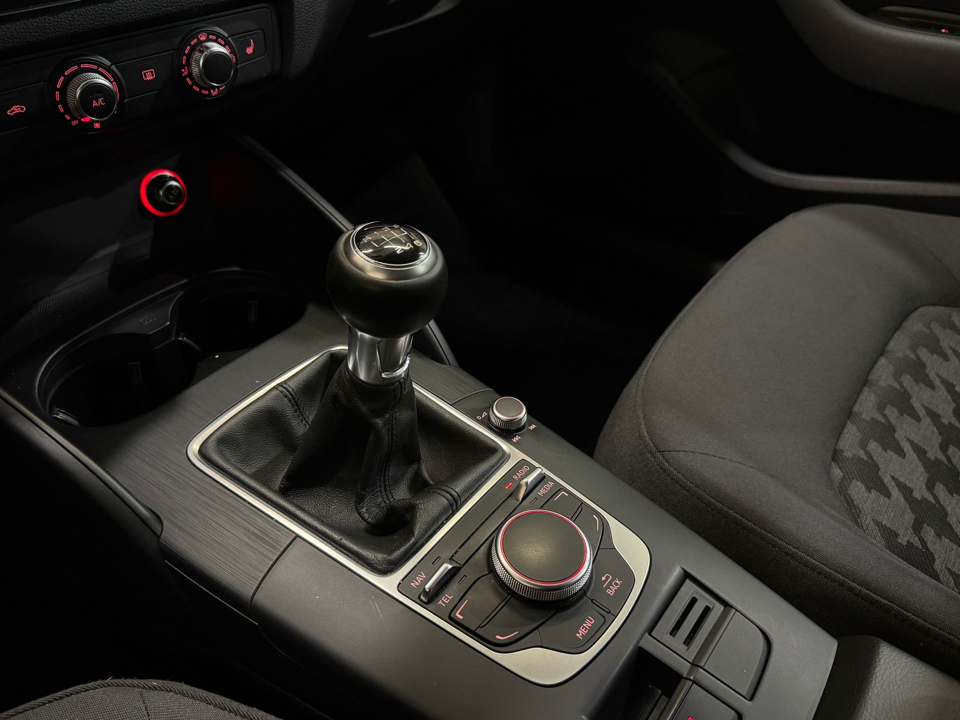 AUDI A3 Sportback 1.2 TFSI Attraction-image-10