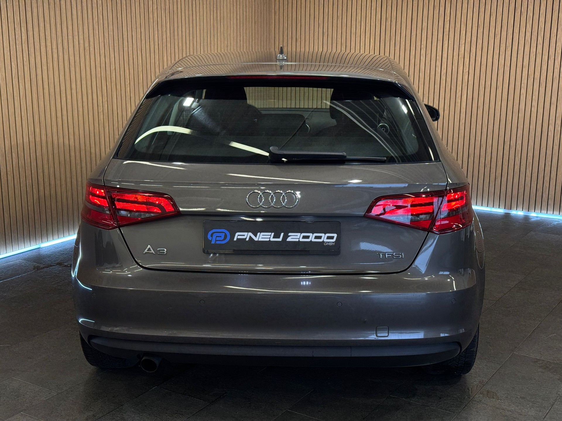 AUDI A3 Sportback 1.2 TFSI Attraction-image-3