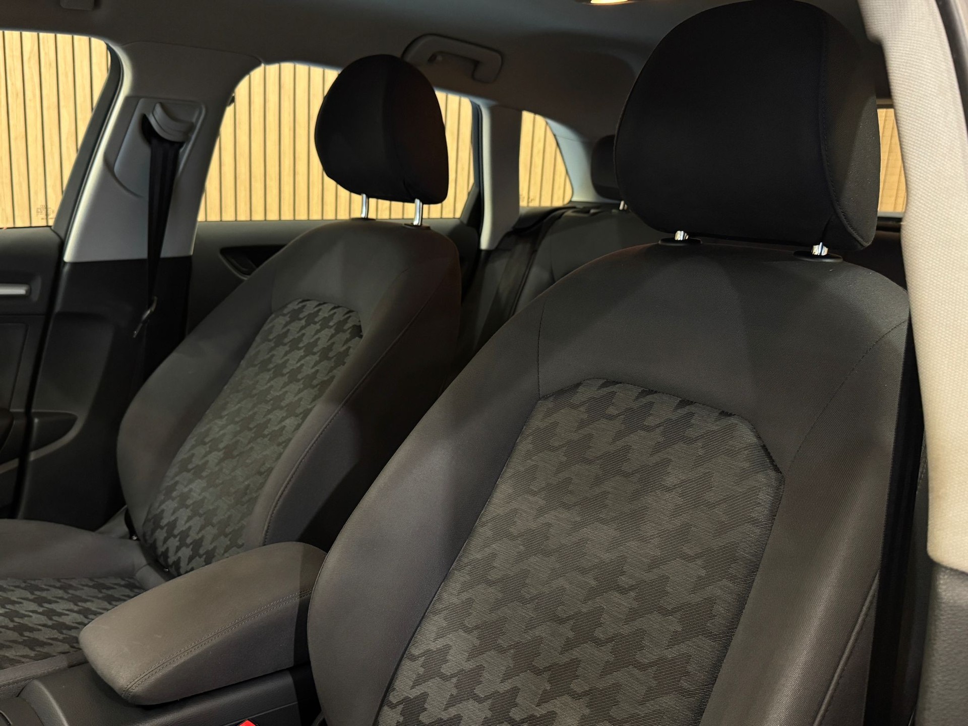 AUDI A3 Sportback 1.2 TFSI Attraction-image-14
