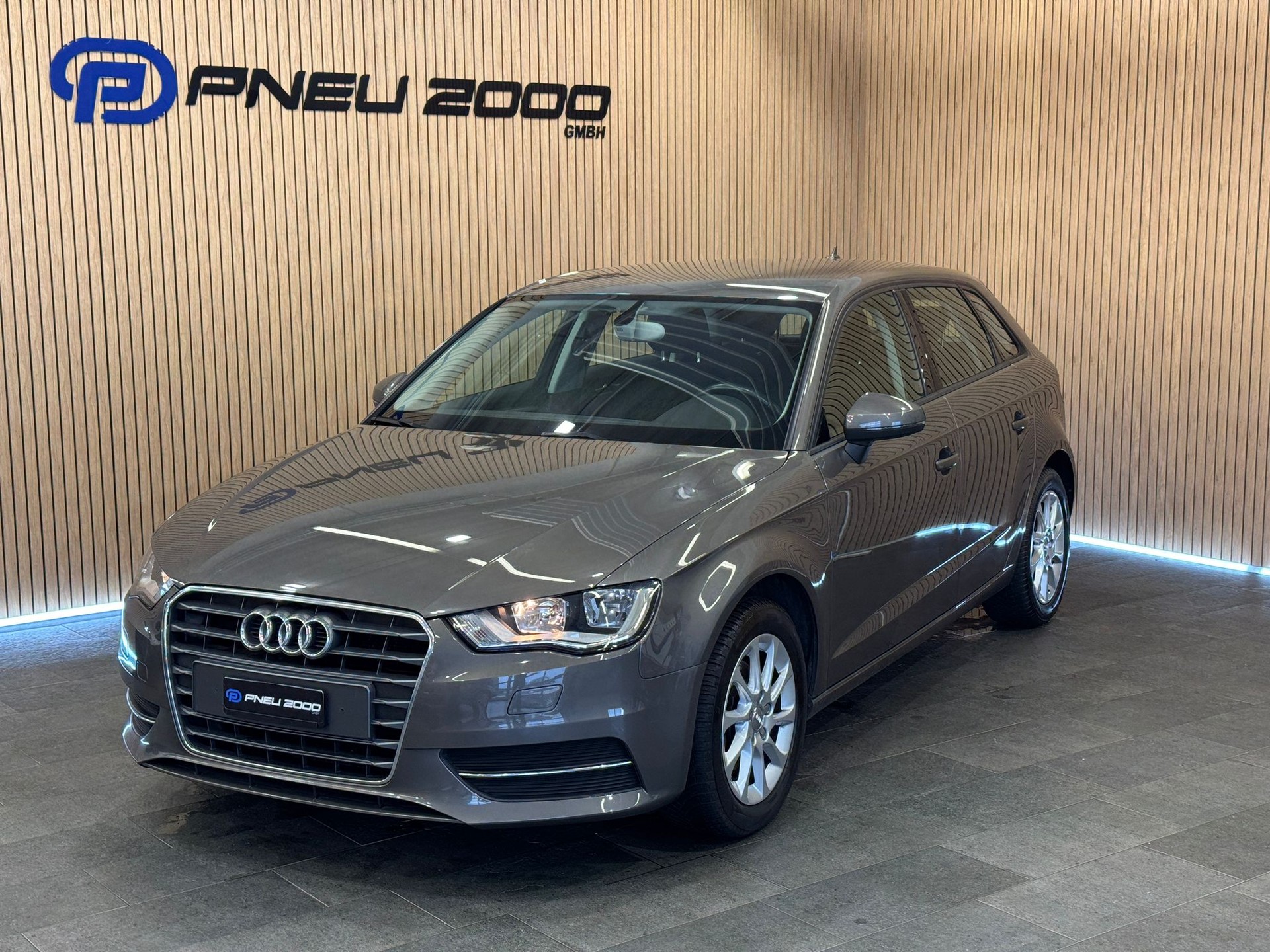 AUDI A3 Sportback 1.2 TFSI Attraction-image-0