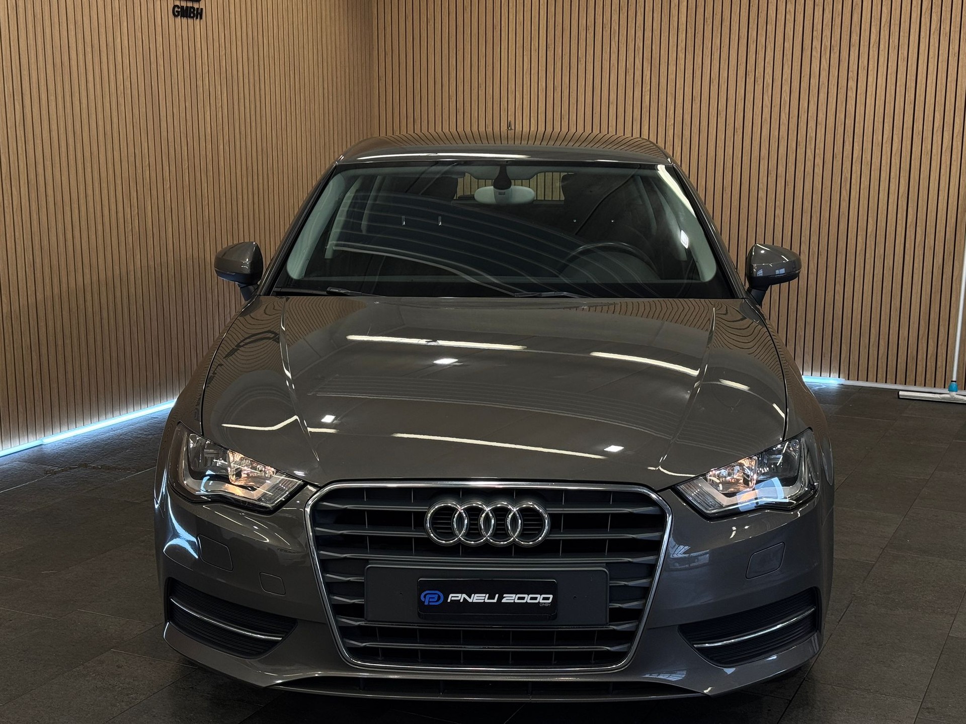 AUDI A3 Sportback 1.2 TFSI Attraction-image-1