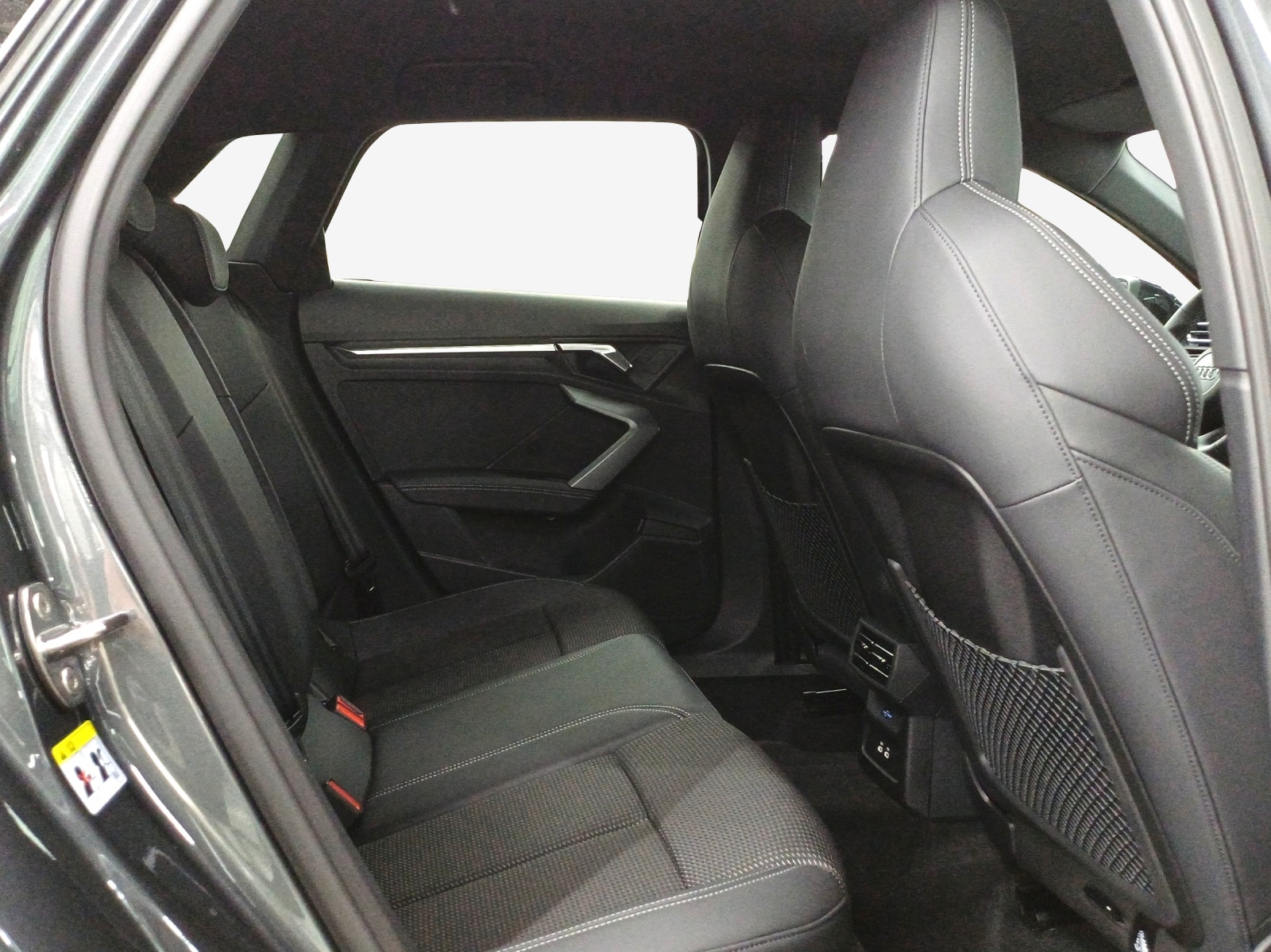 AUDI A3 Sportback TFSI e 200 kW S line Attraction S tronic-image-13