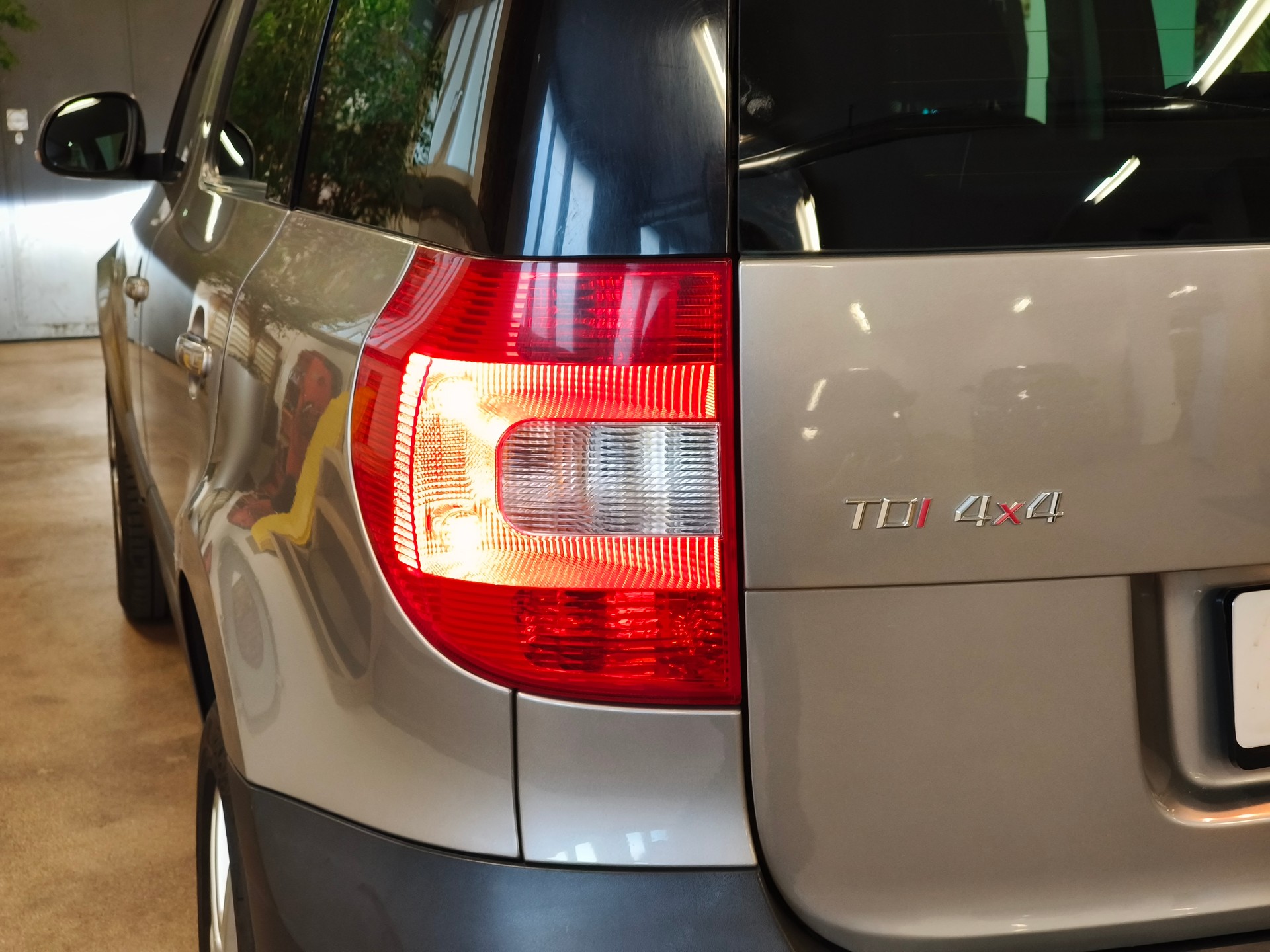 SKODA Yeti 2.0 TDI Experience 4x4 DSG-image-14