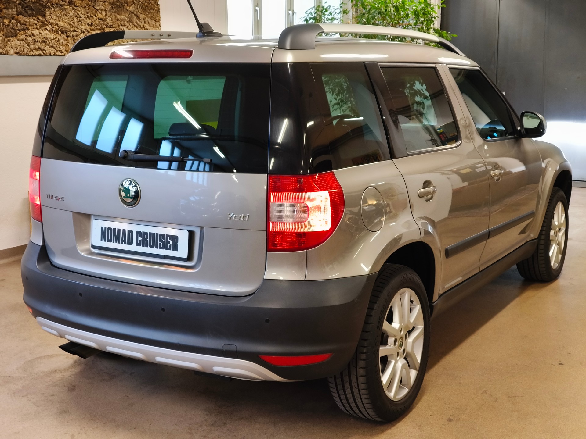 SKODA Yeti 2.0 TDI Experience 4x4 DSG-image-11