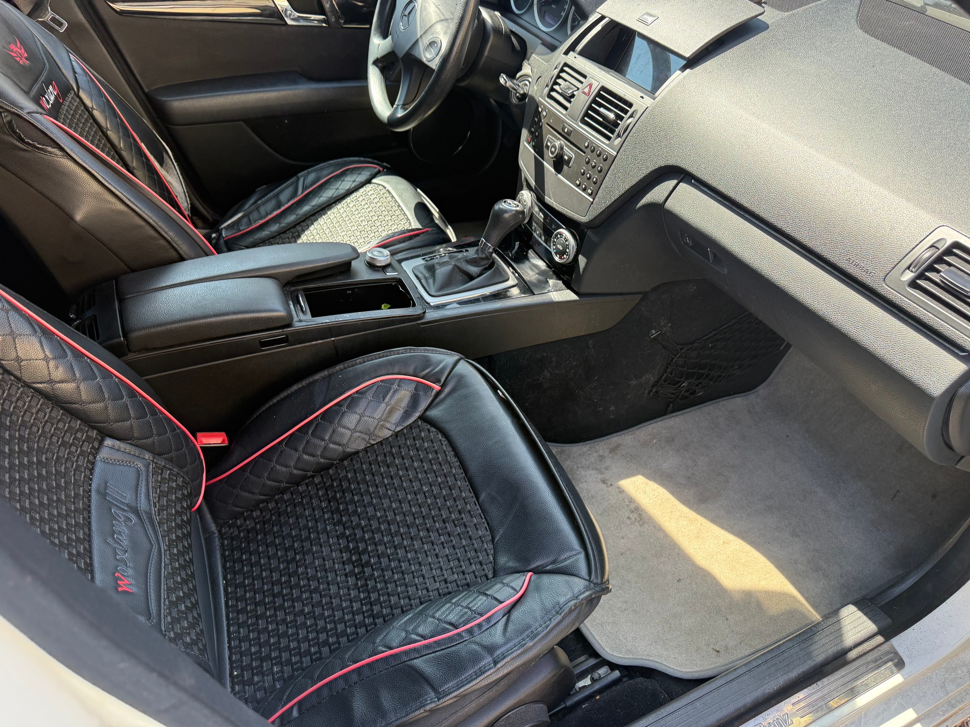 MERCEDES-BENZ C 200 CDI BlueEfficiency Avantgarde Automatic-image-6