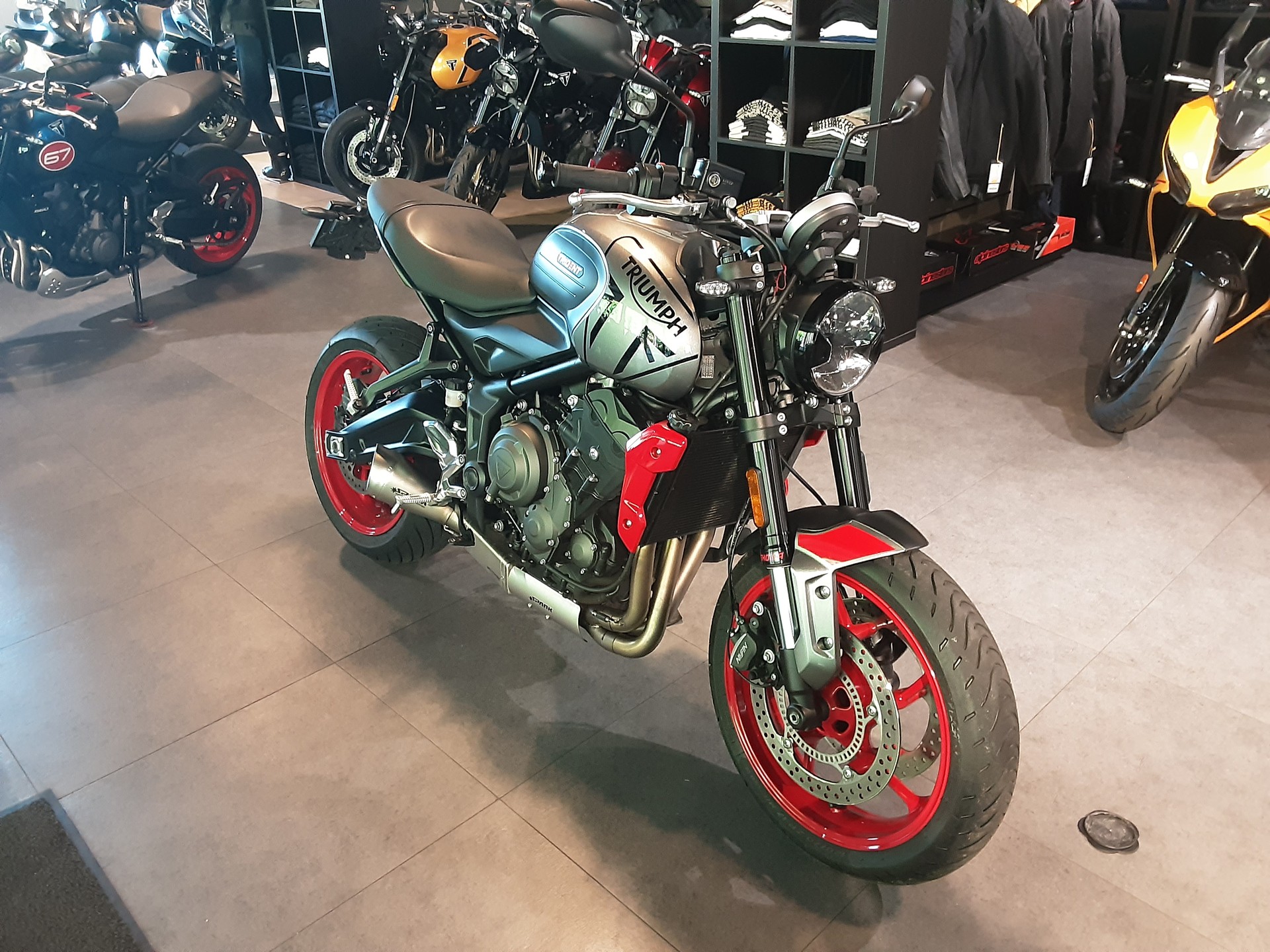 TRIUMPH Trident 660-image-2