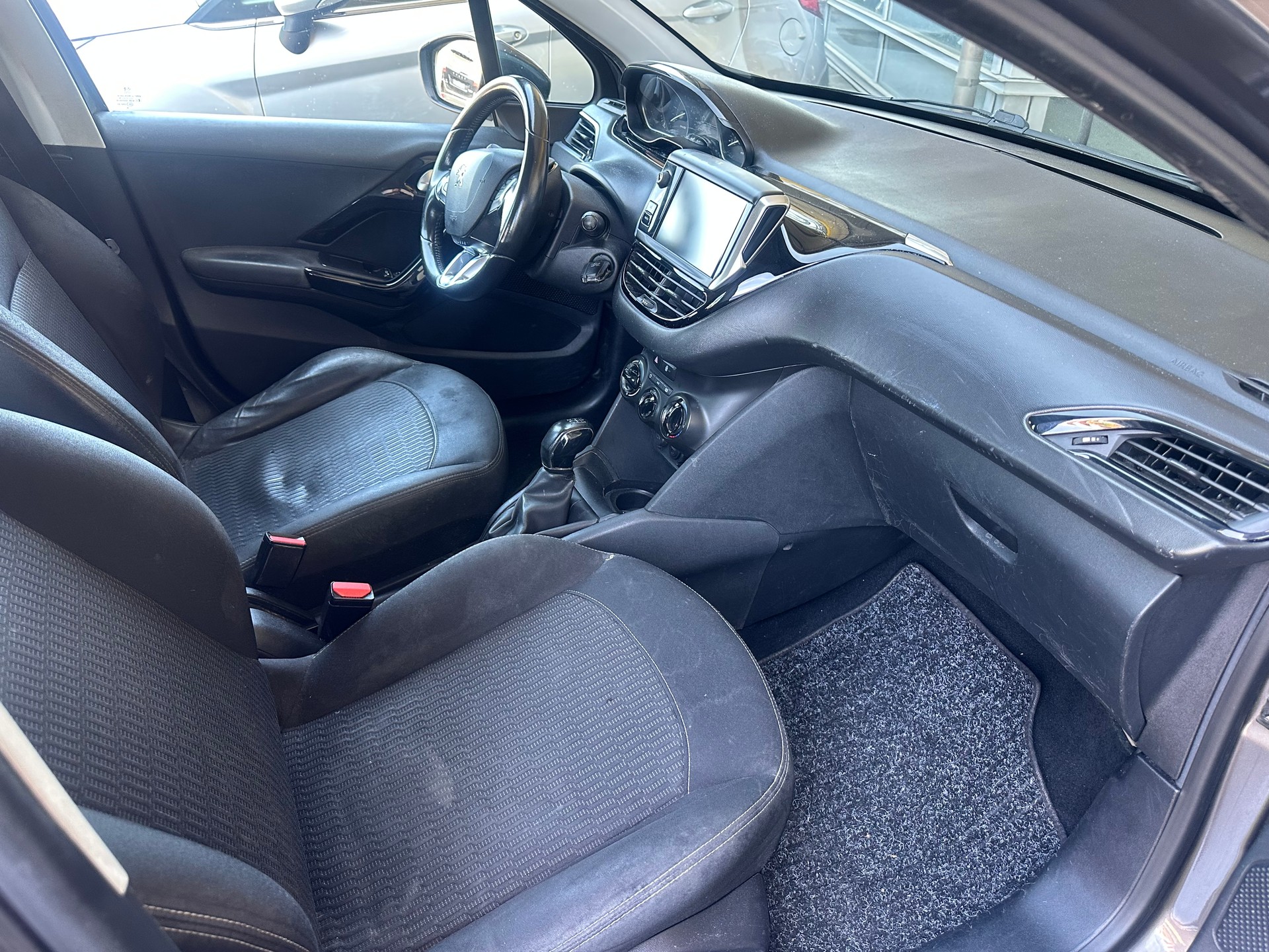 PEUGEOT 208 1.2 PureTech Active-image-4