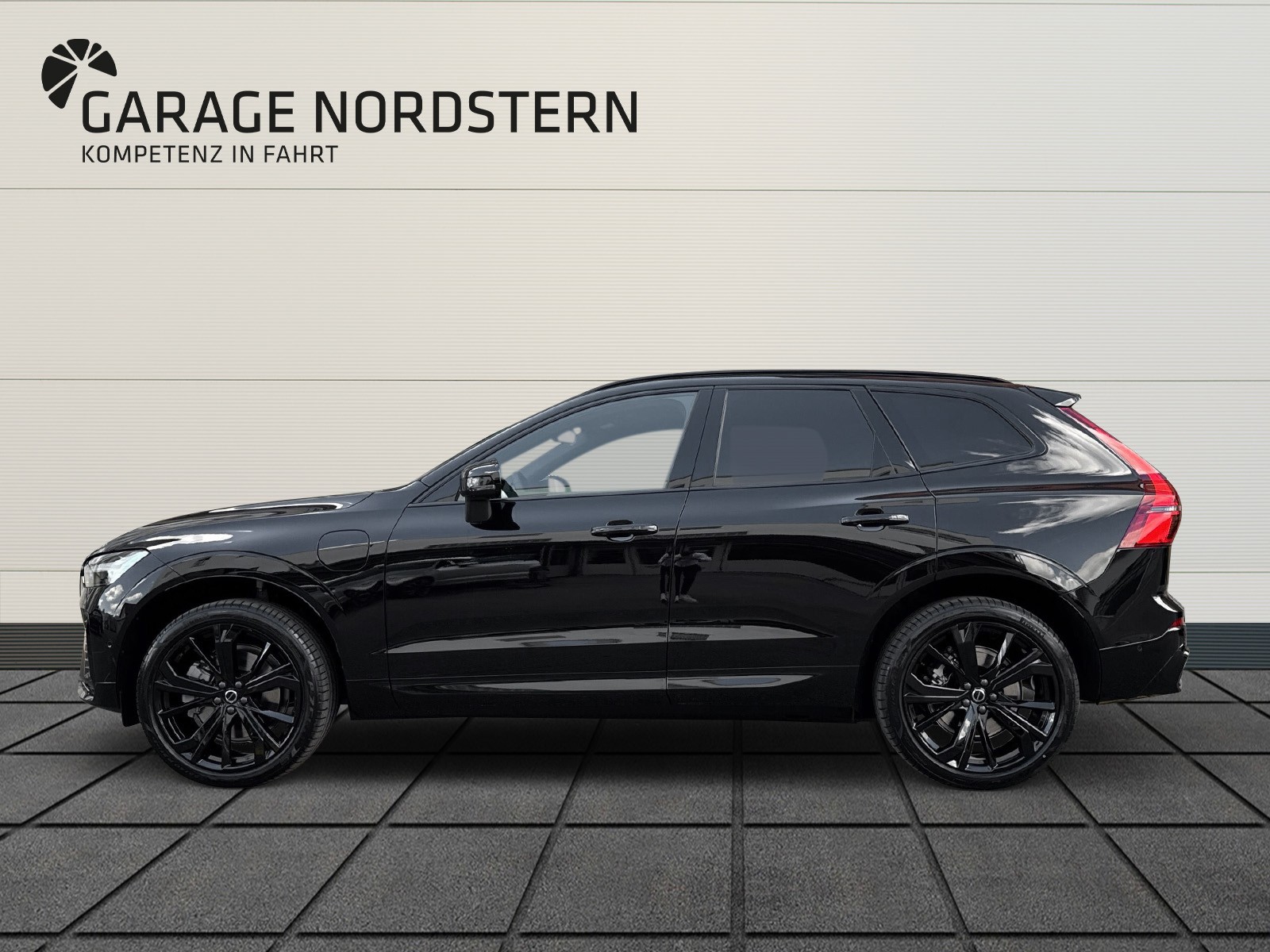 VOLVO XC60 2.0 T6 TE Black Edition eAWD-image-1