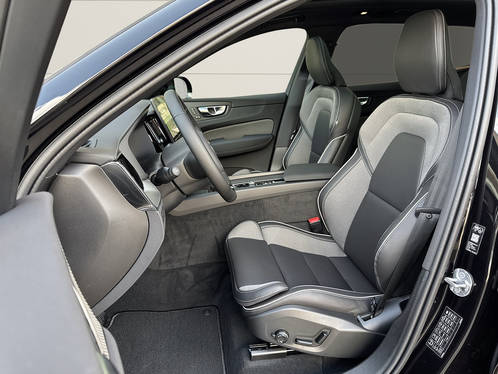 VOLVO XC60 2.0 T6 TE Black Edition eAWD-image-7