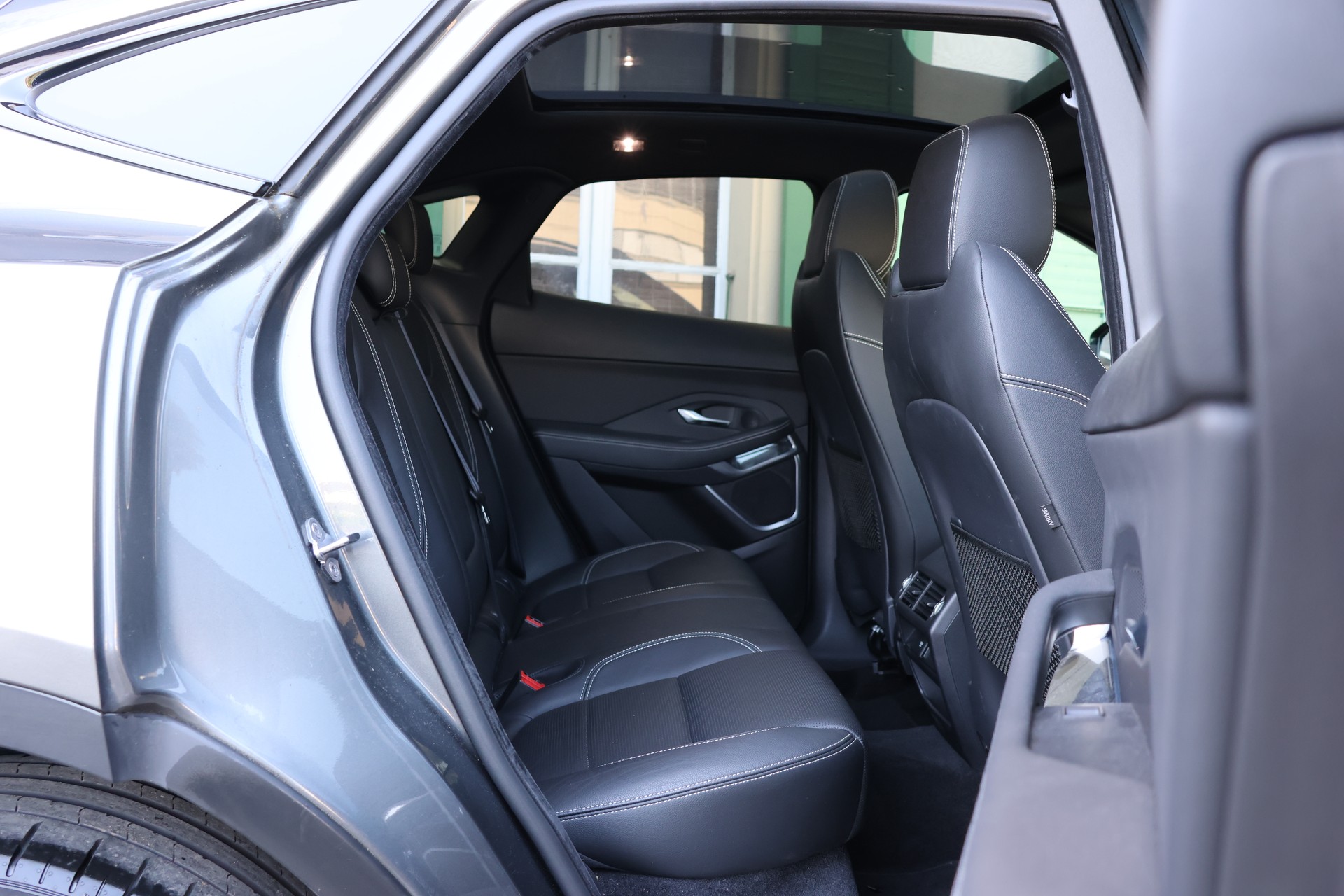 JAGUAR E-Pace 2.0d D180 R-Dynamic SE AWD Automatik-image-11