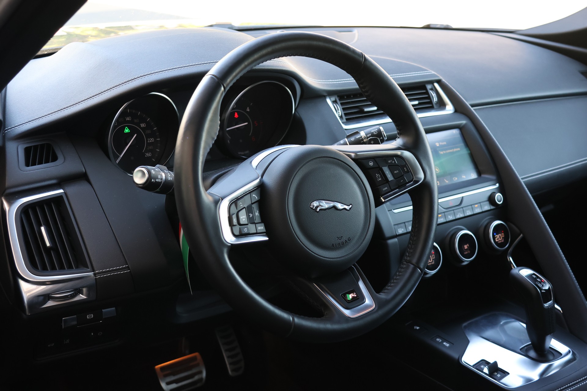 JAGUAR E-Pace 2.0d D180 R-Dynamic SE AWD Automatik-image-13